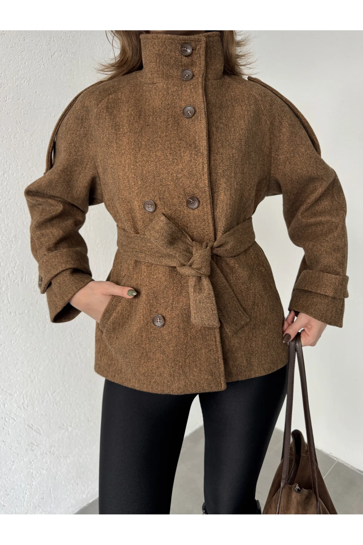 Kahverengi Kruvaze Boğazlı Dik Yaka Düğmeli Apoletli Kaşe Kaban Mont