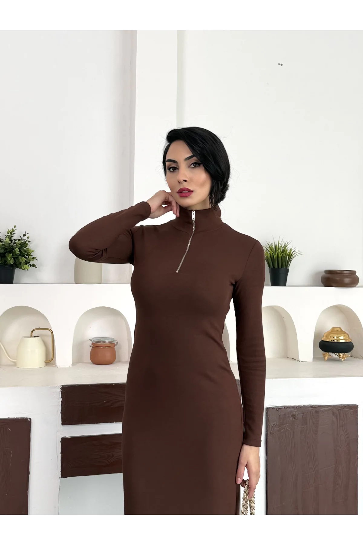 Kahverengi Yarım Fermuarlı Fitilli Tam Boy Uzun Kollu Midi Elbise