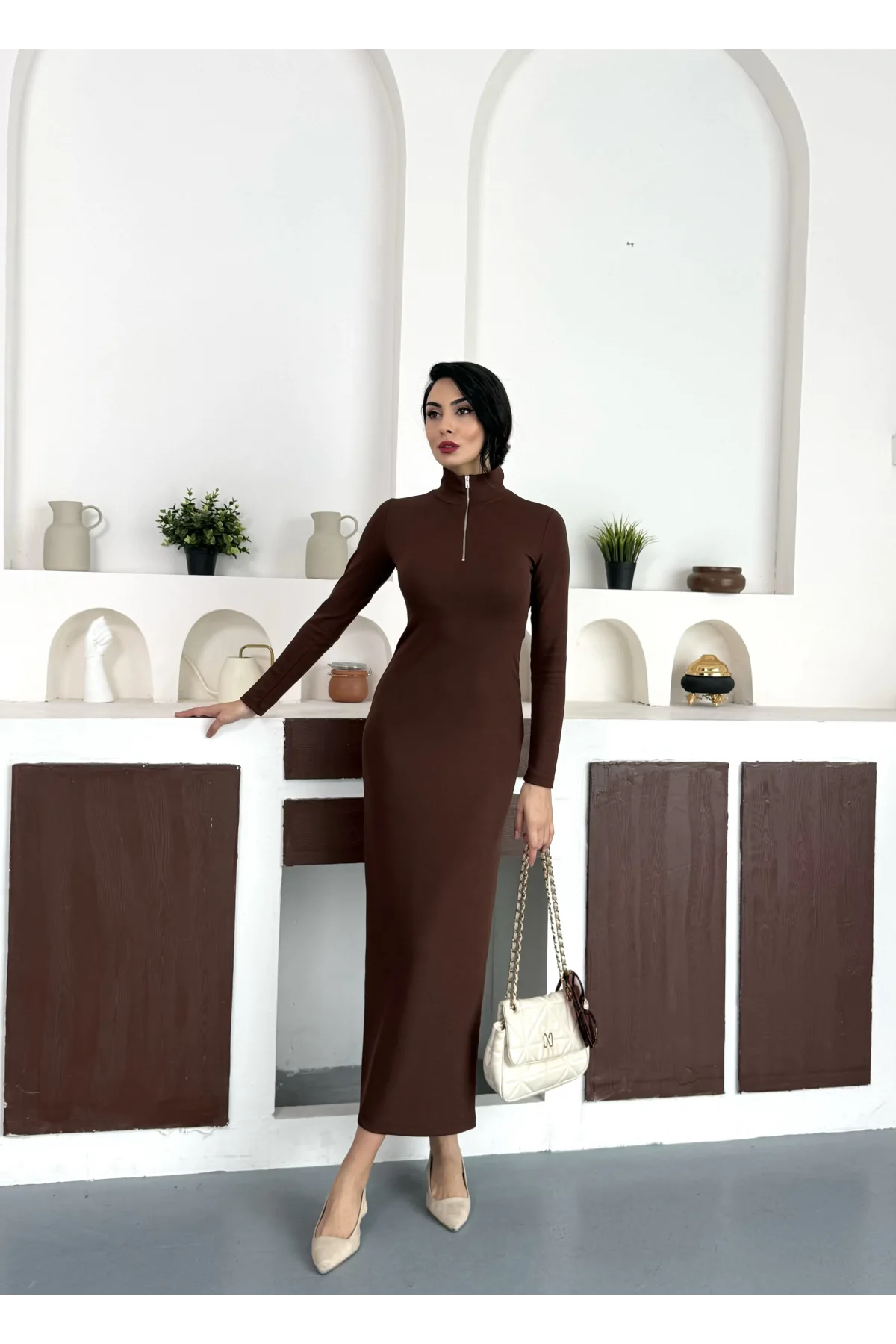Kahverengi Yarım Fermuarlı Fitilli Tam Boy Uzun Kollu Midi Elbise