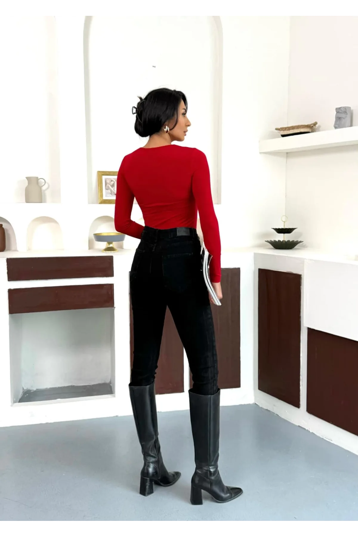 Kırmızı Gold Aksesuarlı Göğüs Dekolteli Uzun Kollu Candy Body Bluz