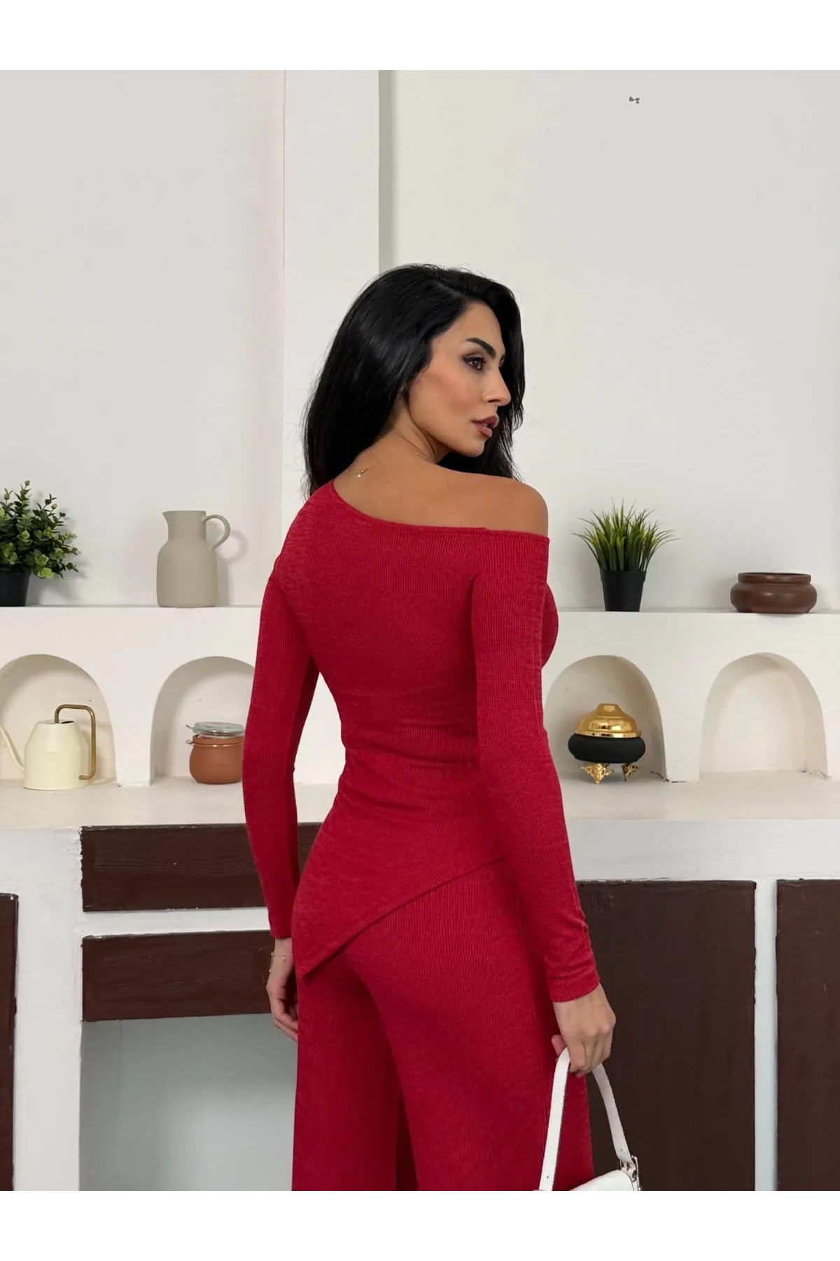 Kırmızı Kayık Yaka Asimetrit Kesim Bluz İspanyol Paça Pantolon İkili Takım