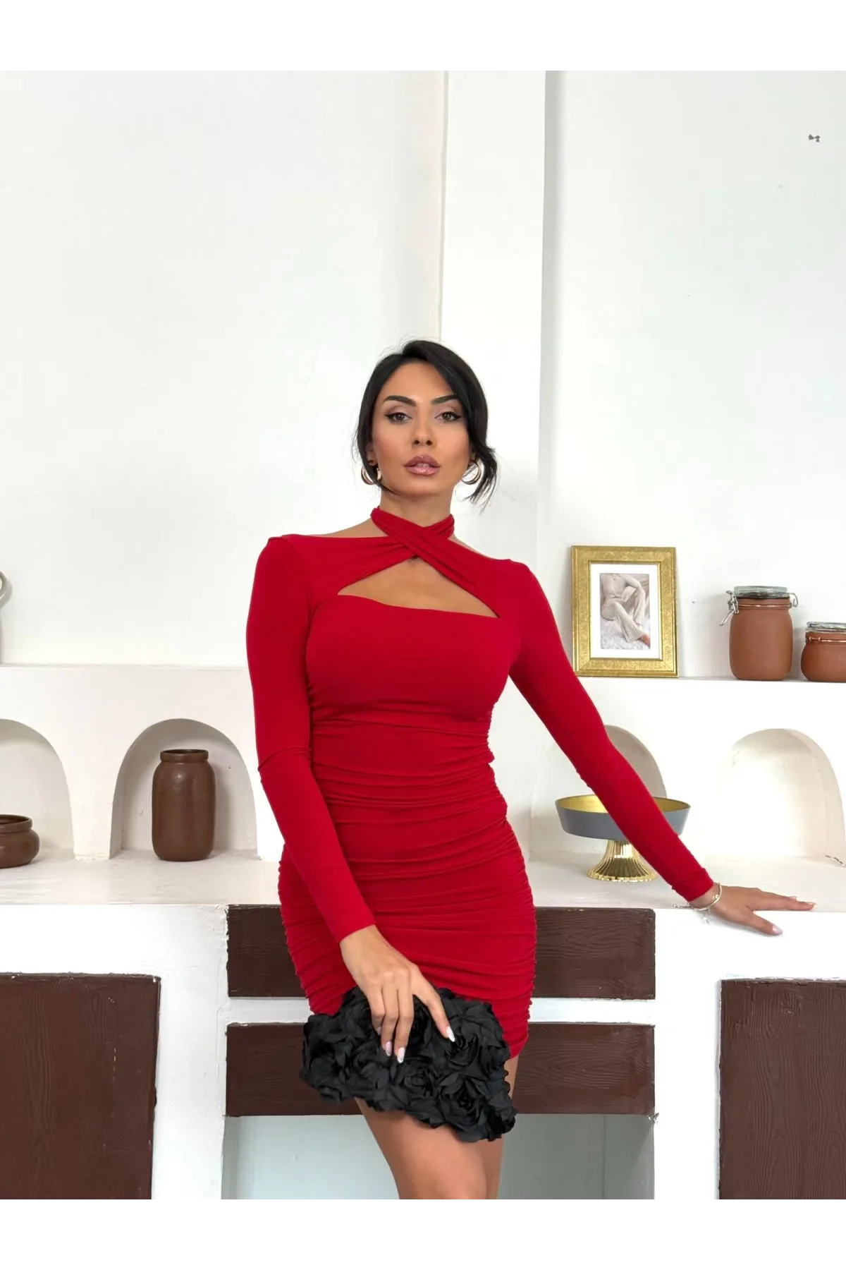 Kırmızı Pencere Detaylı Boyun Geçirmeli Büzgülü Sırt Dekolteli Uzun Kollu Mini Candy Elbise