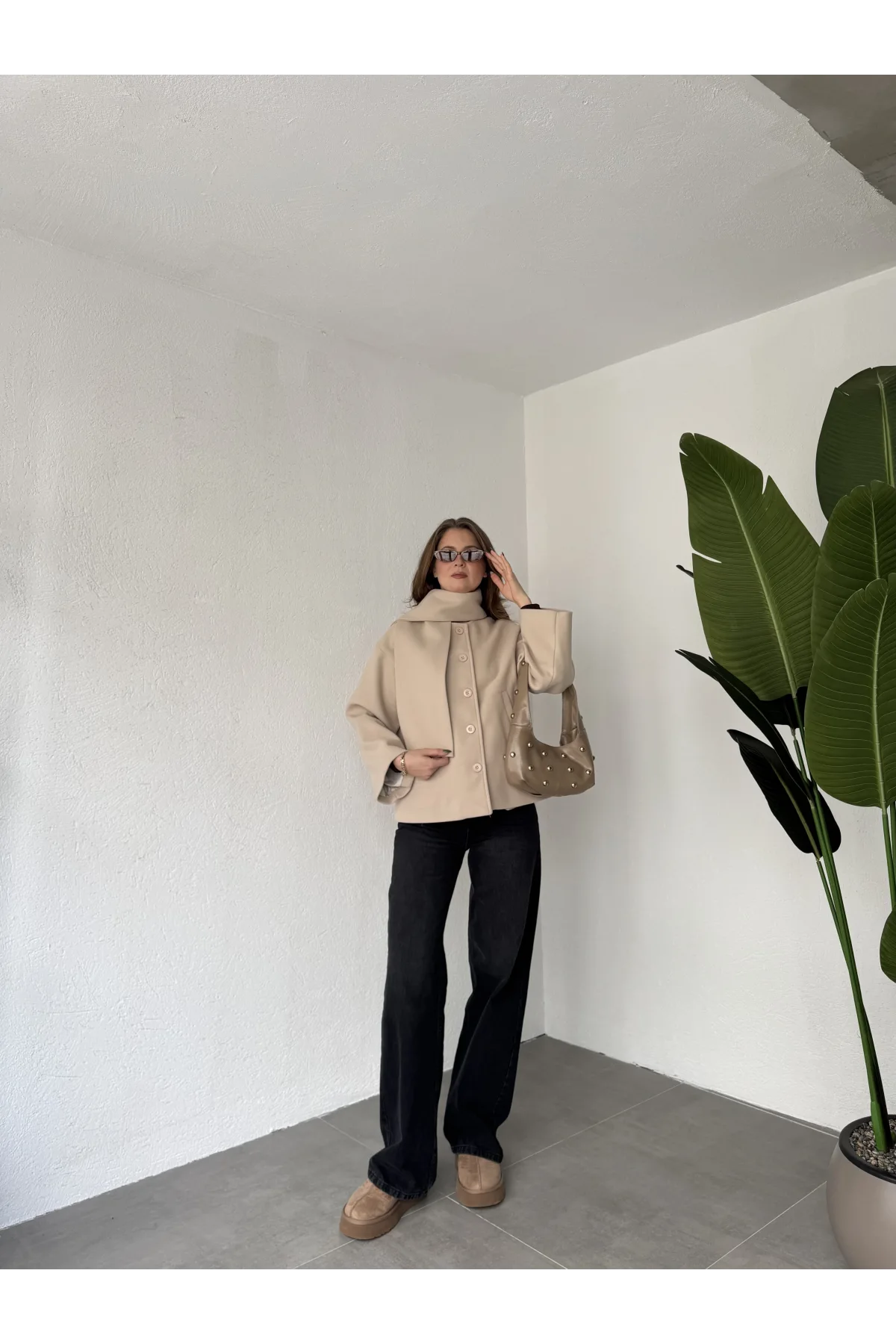 Krem Bisiklet Yaka Şal Aksesurlı Düğmeli Kaşe Ceket Mont