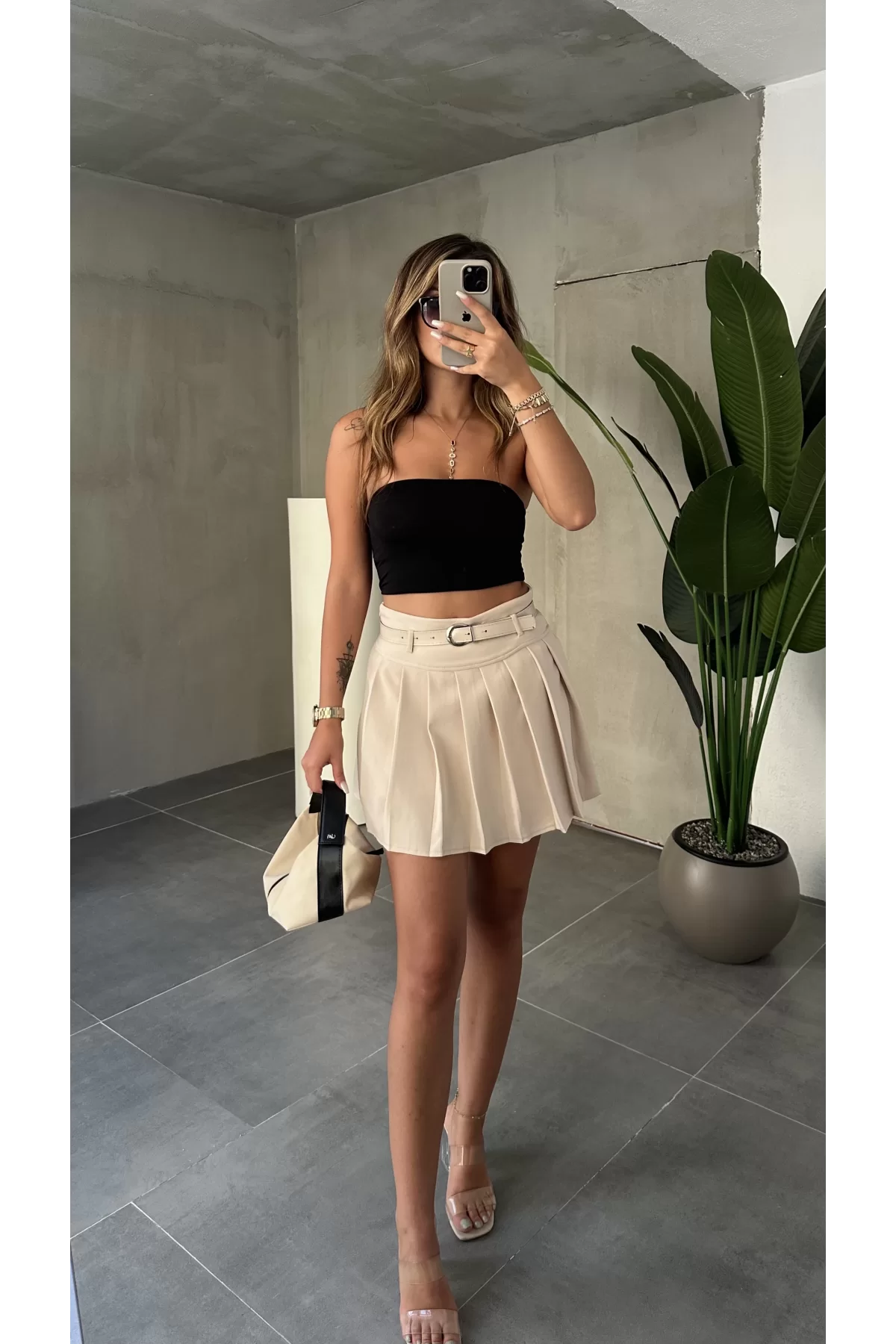 Krem İçi Astarlı Şortlu Kemerli Pileli Mini Şort Etek