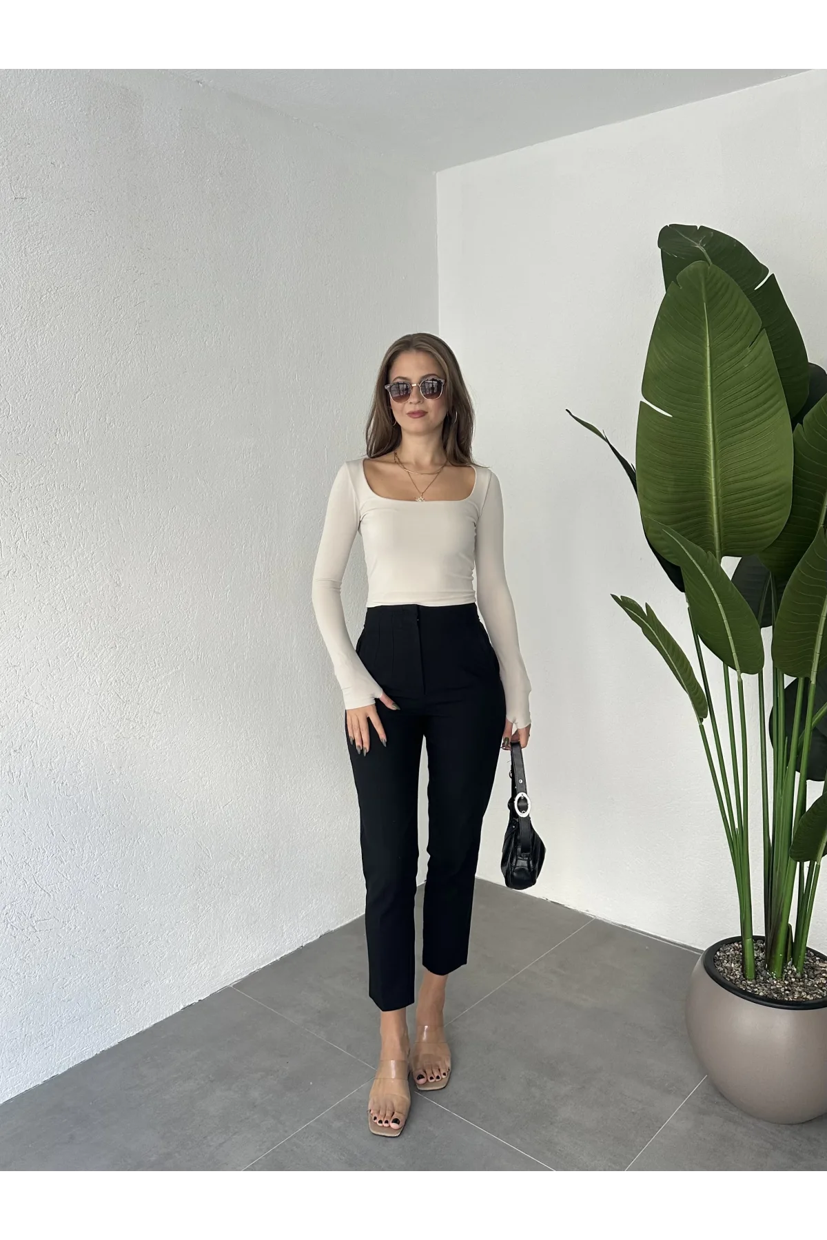 Krem Kare Yaka Parmak Geçirmeli Uzun Kol Candy Body Bluz