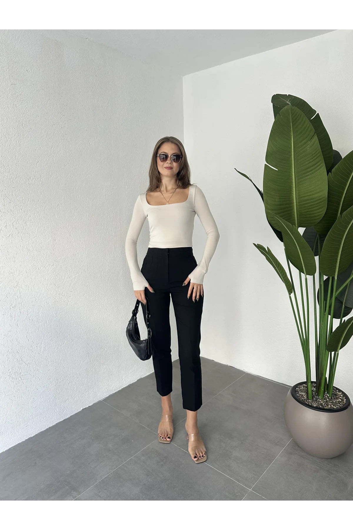 Krem Kare Yaka Parmak Geçirmeli Uzun Kol Candy Body Bluz