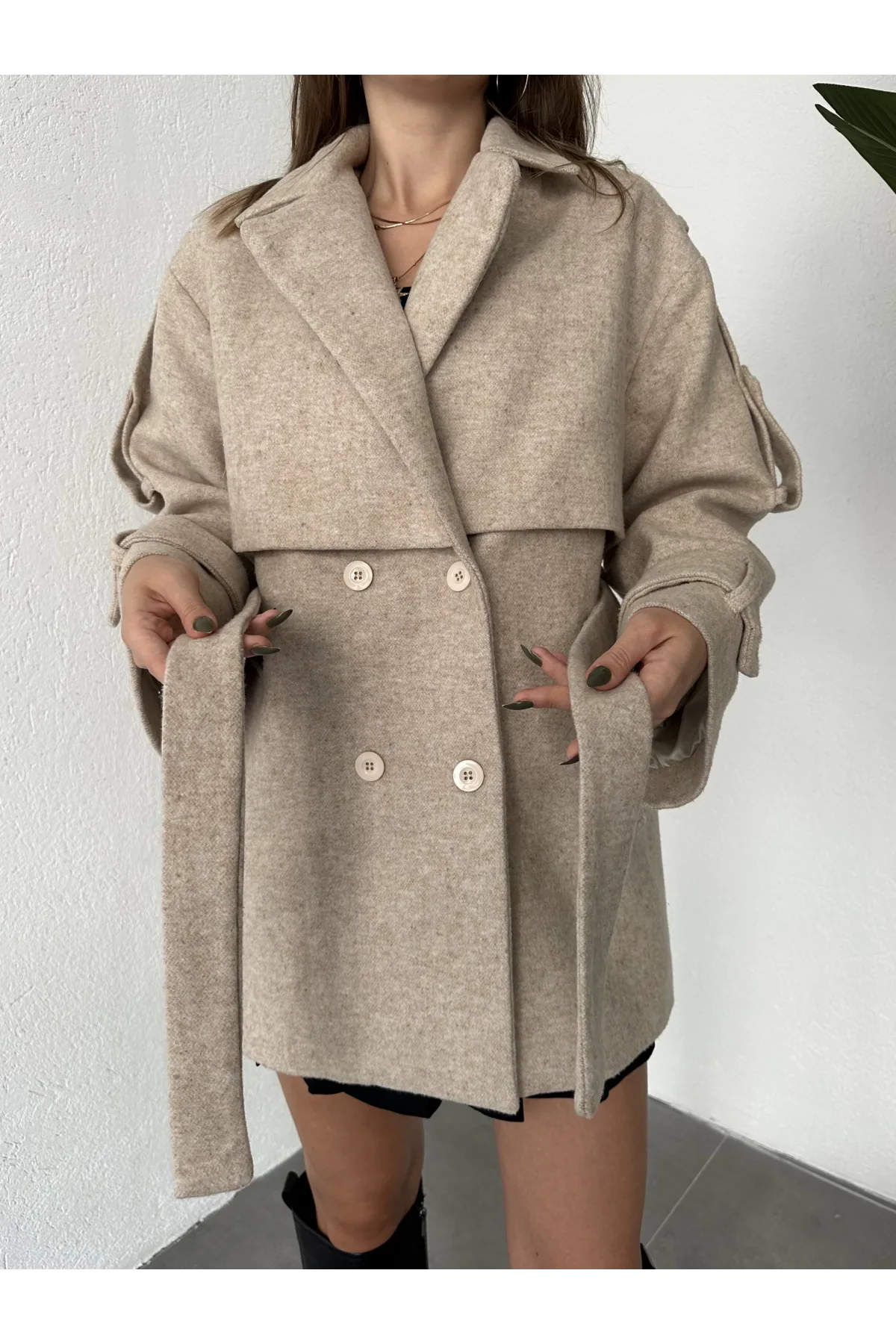 Krem Kruvaze Oversize Astarlı Cepli Kuşaklı Kaşe Mont Kaban