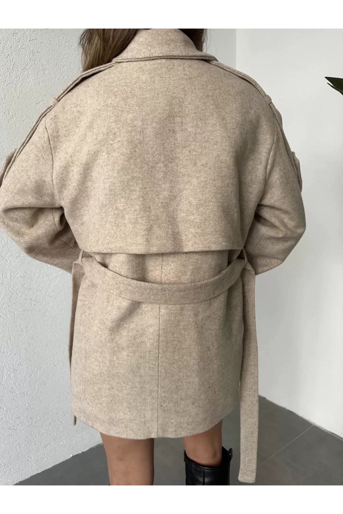 Krem Kruvaze Oversize Astarlı Cepli Kuşaklı Kaşe Mont Kaban