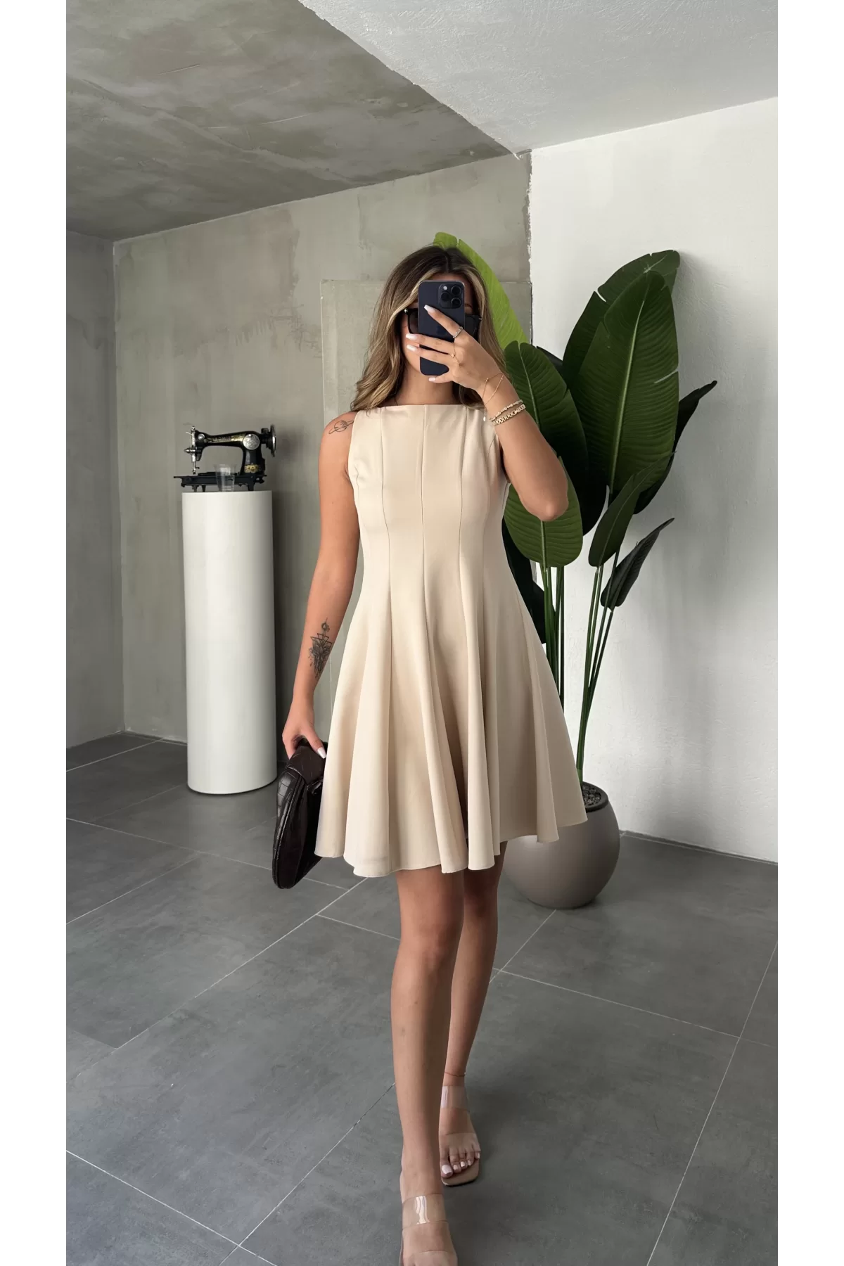 Krem Sıfır Kol Volanlı Kloş Mini Elbise