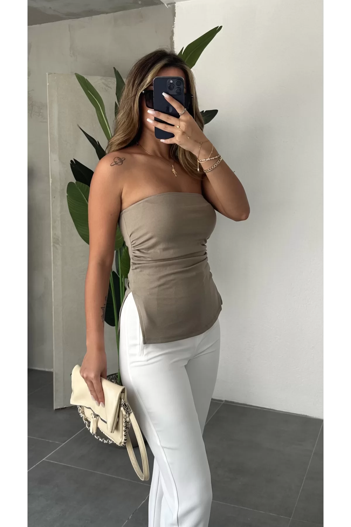 Krem Yırtmaçlı Drapeli Straplez Crop Bluz