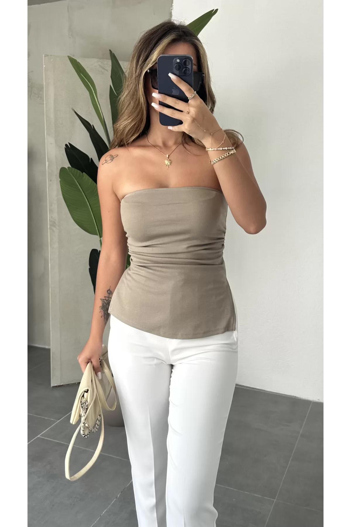 Krem Yırtmaçlı Drapeli Straplez Crop Bluz