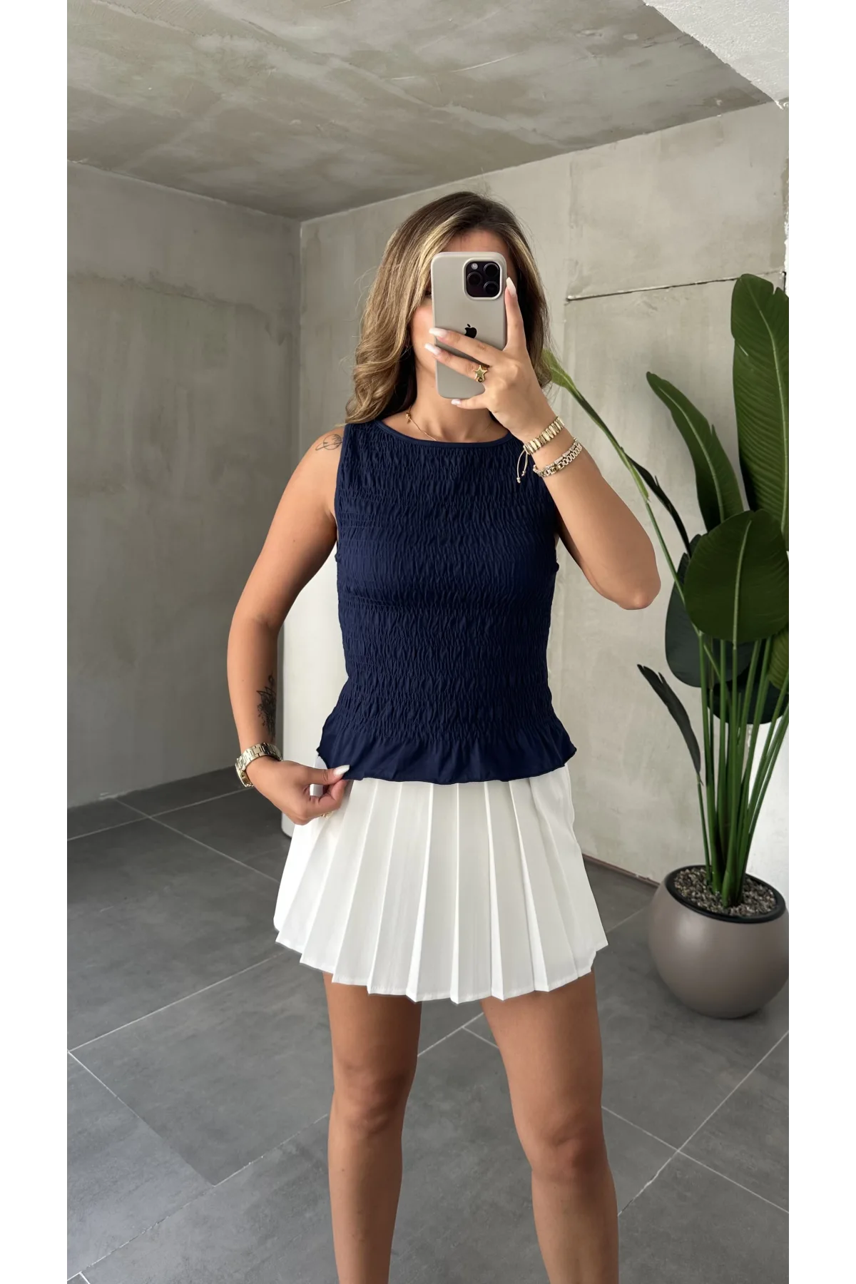 Lacivert Büzgülü Volanlı Kolsuz Bluz