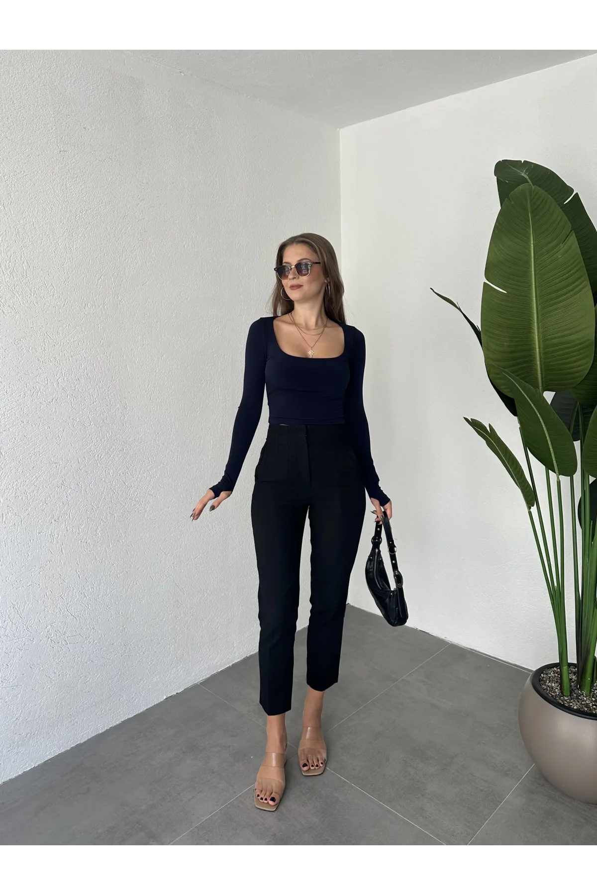 Lacivert Kare Yaka Parmak Geçirmeli Uzun Kol Candy Body Bluz