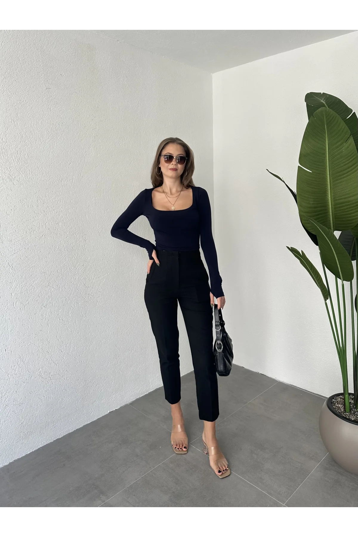 Lacivert Kare Yaka Parmak Geçirmeli Uzun Kol Candy Body Bluz