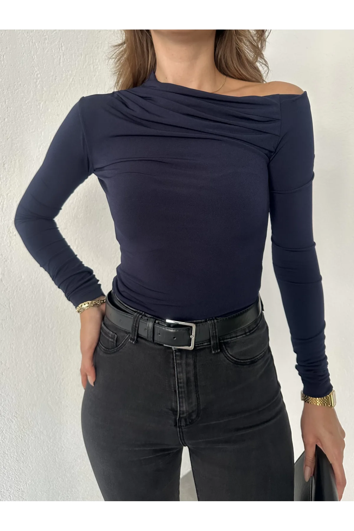 Lacivert Tek Omuz Kayık Yaka Büzgülü Parmak Geçirmeli Body Bluz