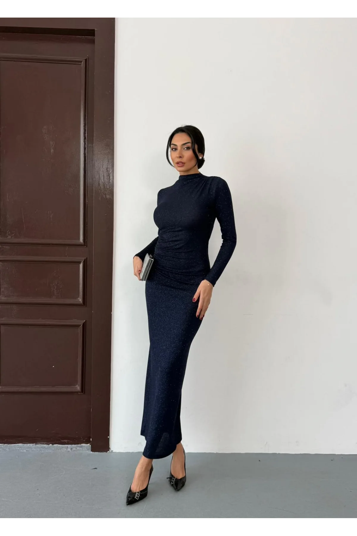 Lacivert Vucudu Saran Simli Parlak Büzgülü Drapeli Midi Boy Uzun Kollu Elbise