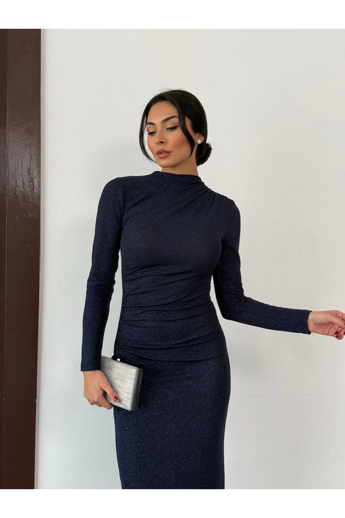 Lacivert Vucudu Saran Simli Parlak Büzgülü Drapeli Midi Boy Uzun Kollu Elbise