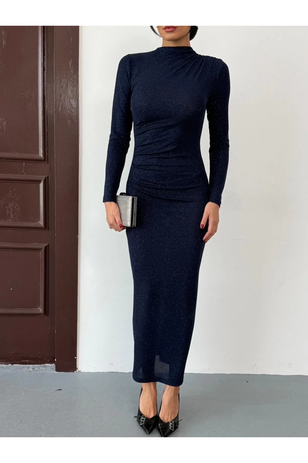 Lacivert Vucudu Saran Simli Parlak Büzgülü Drapeli Midi Boy Uzun Kollu Elbise