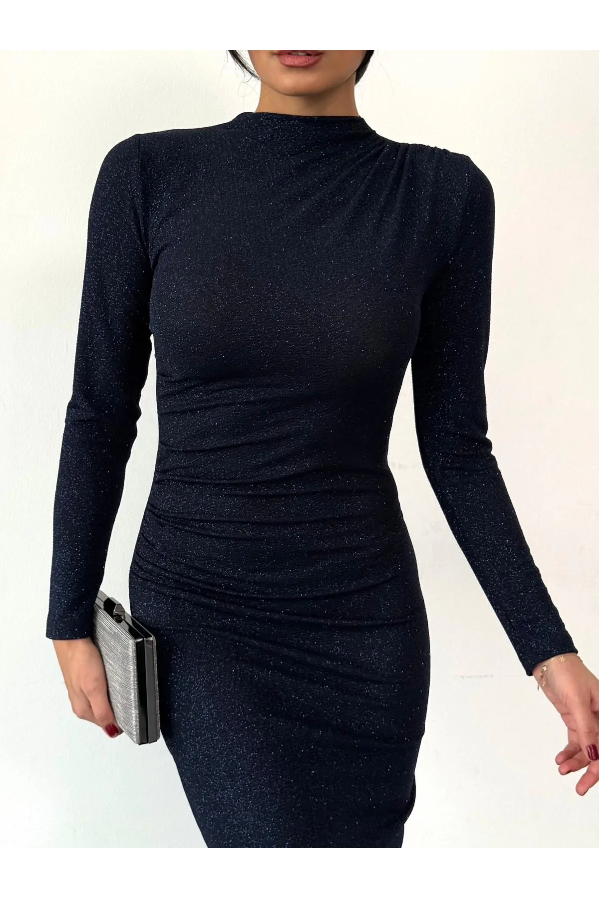 Lacivert Vucudu Saran Simli Parlak Büzgülü Drapeli Midi Boy Uzun Kollu Elbise