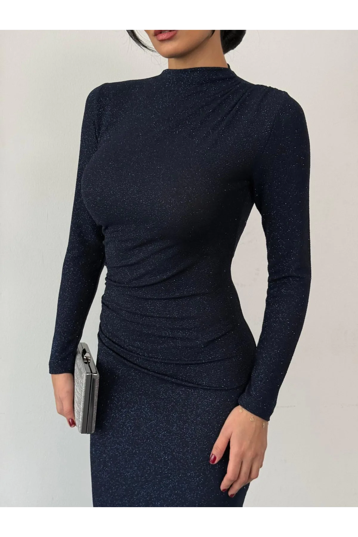 Lacivert Vucudu Saran Simli Parlak Büzgülü Drapeli Midi Boy Uzun Kollu Elbise