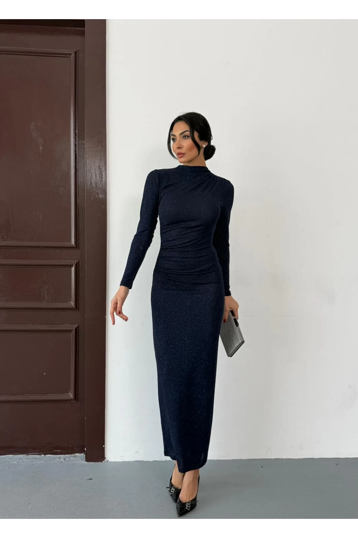 Lacivert Vucudu Saran Simli Parlak Büzgülü Drapeli Midi Boy Uzun Kollu Elbise