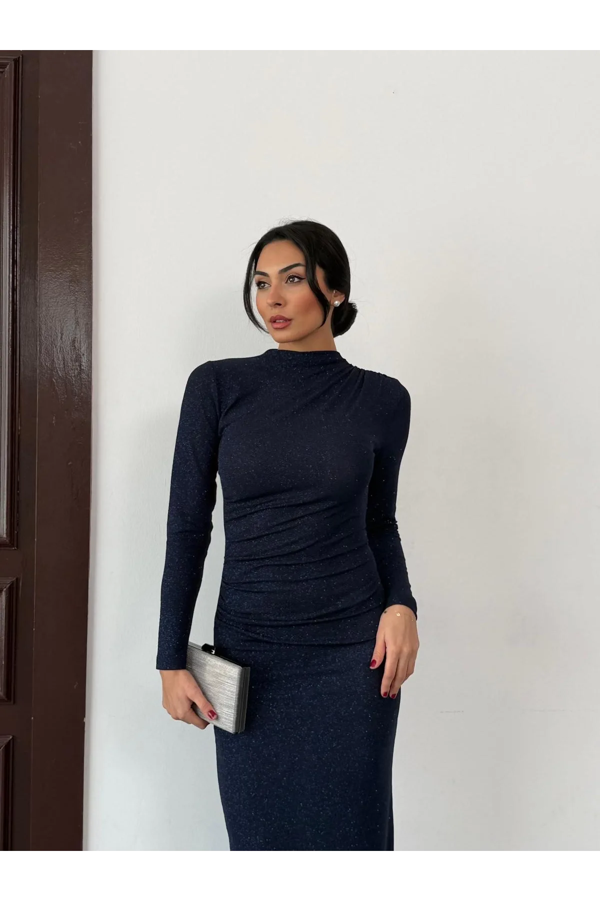 Lacivert Vucudu Saran Simli Parlak Büzgülü Drapeli Midi Boy Uzun Kollu Elbise