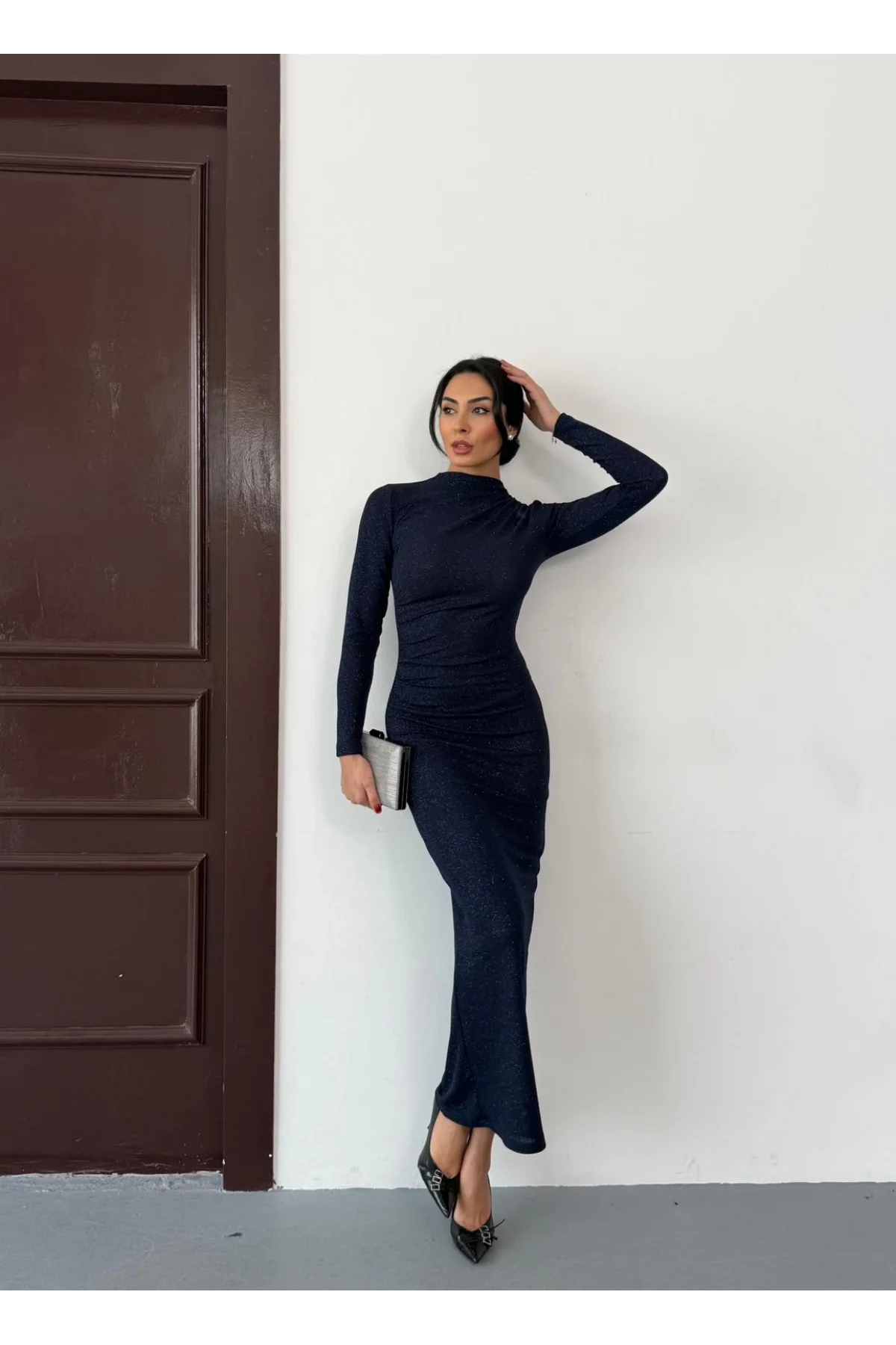 Lacivert Vucudu Saran Simli Parlak Büzgülü Drapeli Midi Boy Uzun Kollu Elbise