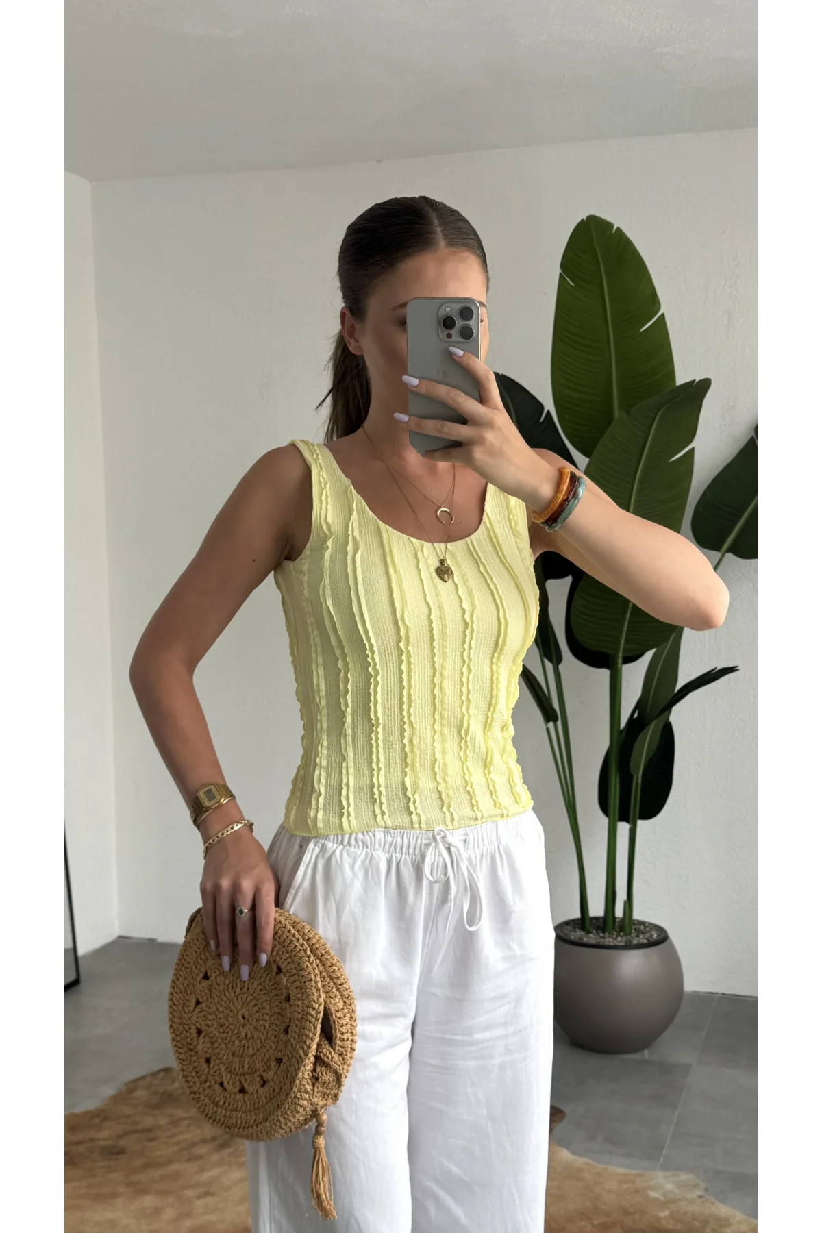 Limon Sarısı Dokulu Atlet Bluz – Sırt Dekolteli Esnek Fit Yazlık Kadın Bluz