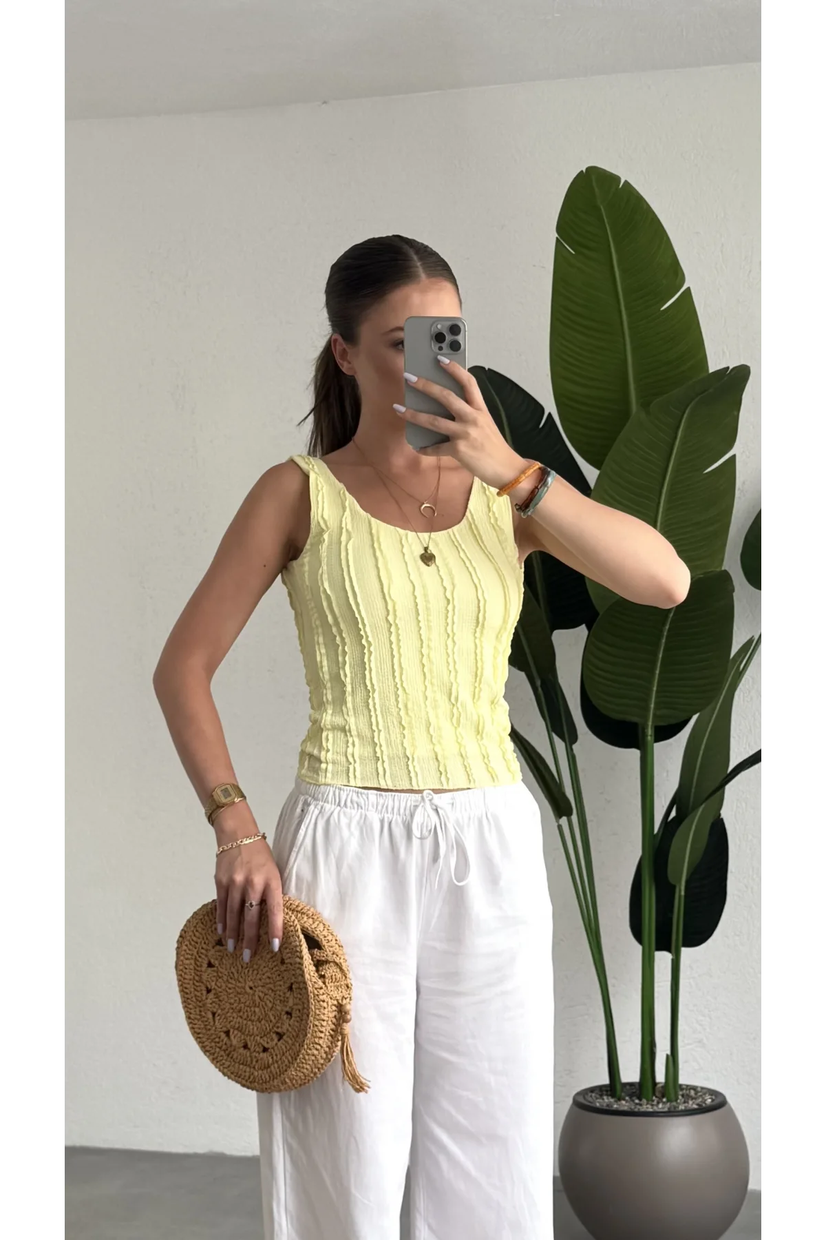 Limon Sarısı Dokulu Atlet Bluz – Sırt Dekolteli Esnek Fit Yazlık Kadın Bluz