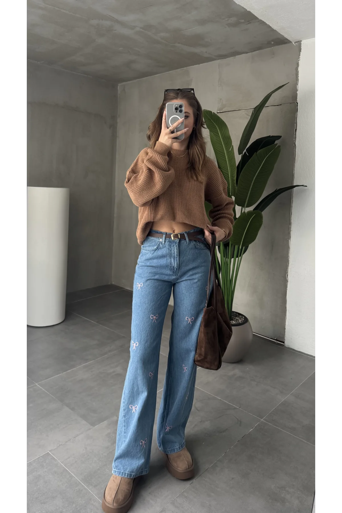 Mavi Beyaz Fiyonk İşlemeli Yıkamalı Baggy Geniş Paça Yüksek Bel Oturtmalı Jean Kot Pantolon