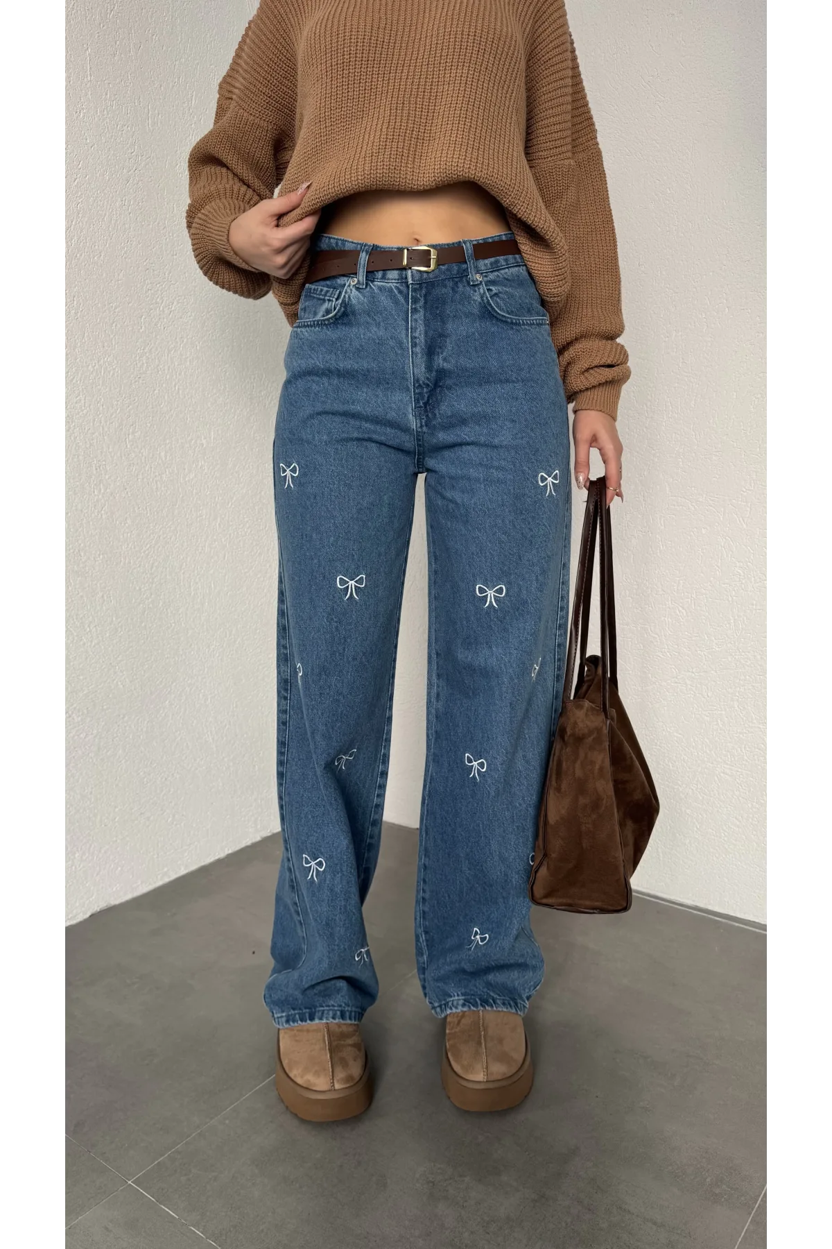 Mavi Beyaz Fiyonk İşlemeli Yıkamalı Baggy Geniş Paça Yüksek Bel Oturtmalı Jean Kot Pantolon