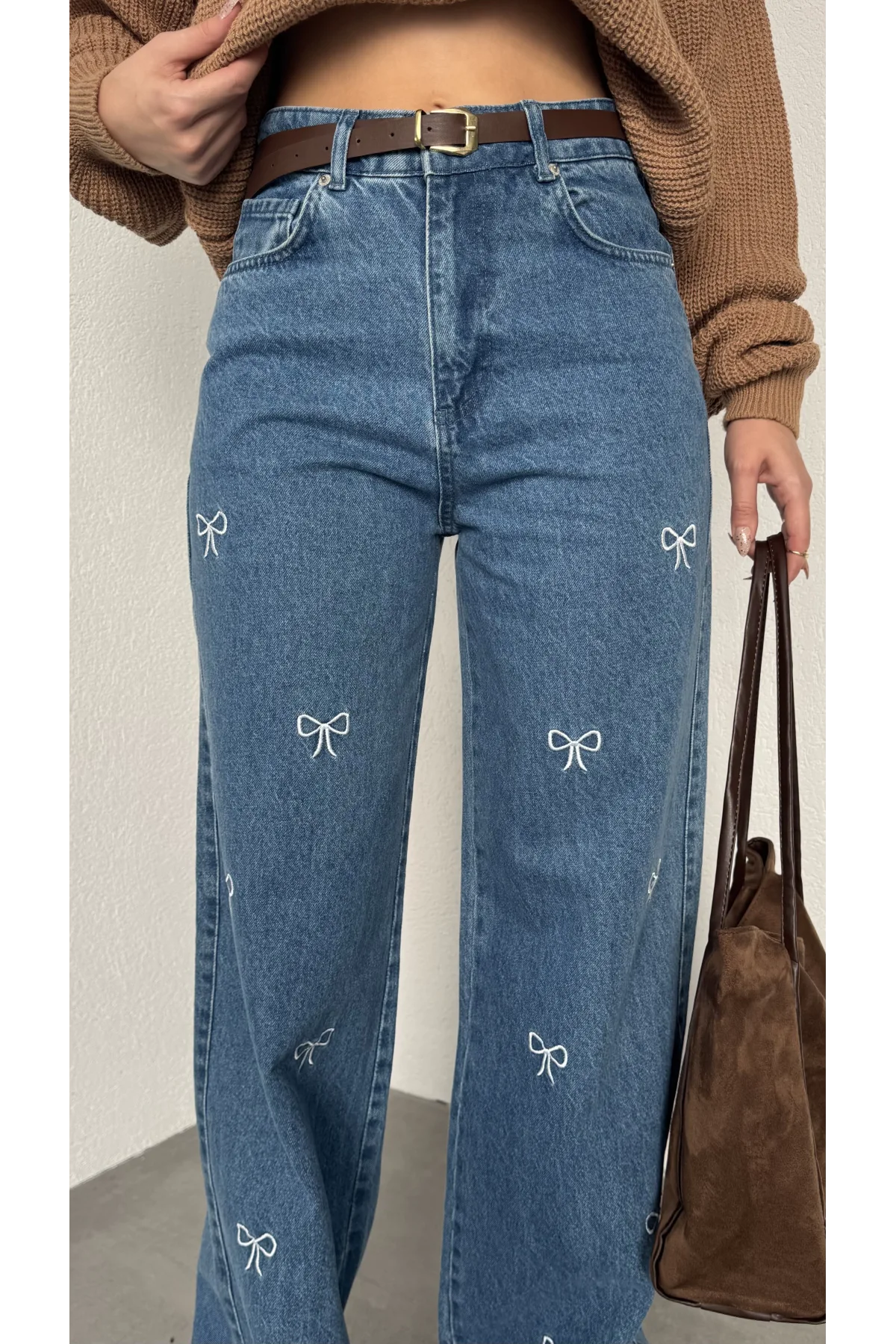 Mavi Beyaz Fiyonk İşlemeli Yıkamalı Baggy Geniş Paça Yüksek Bel Oturtmalı Jean Kot Pantolon