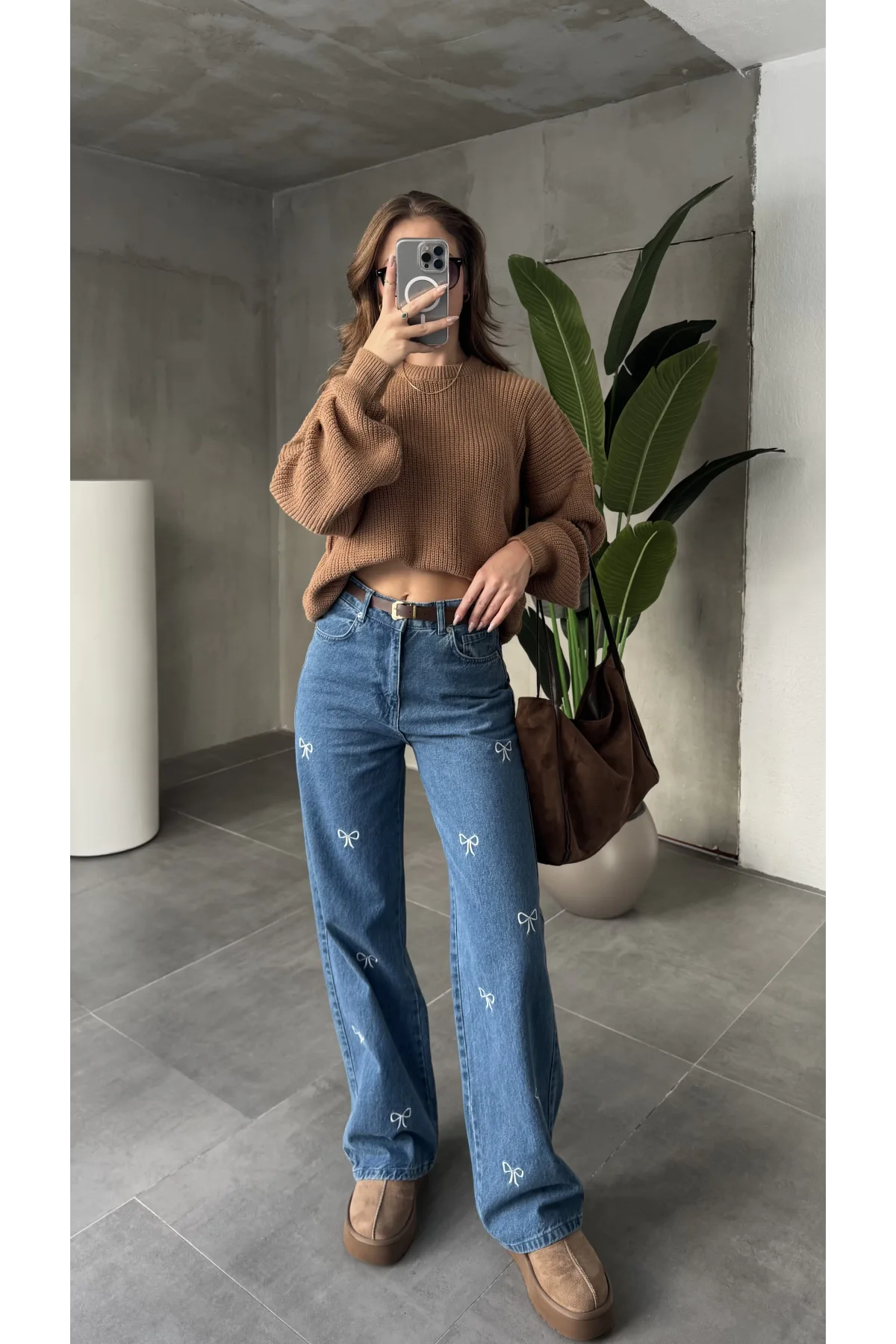 Mavi Beyaz Fiyonk İşlemeli Yıkamalı Baggy Geniş Paça Yüksek Bel Oturtmalı Jean Kot Pantolon