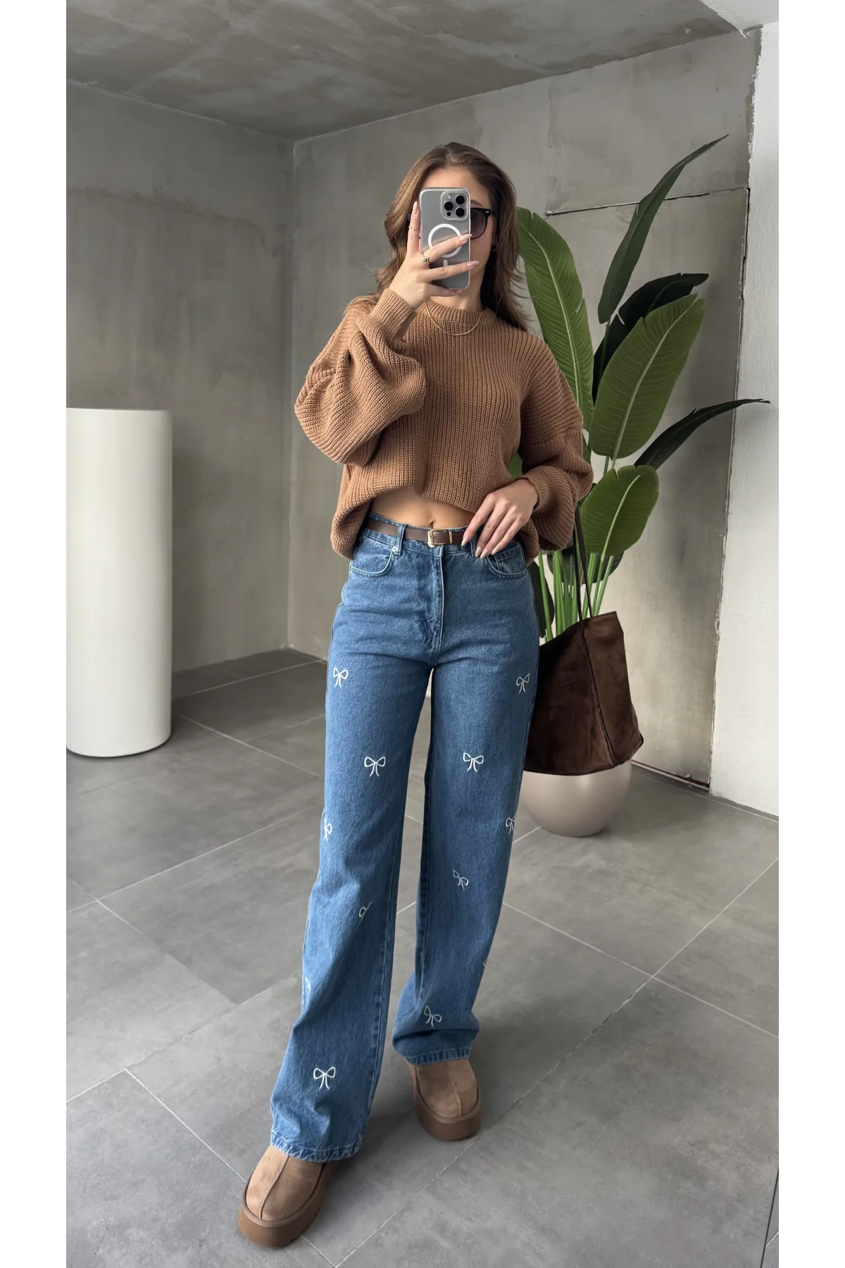 Mavi Beyaz Fiyonk İşlemeli Yıkamalı Baggy Geniş Paça Yüksek Bel Oturtmalı Jean Kot Pantolon