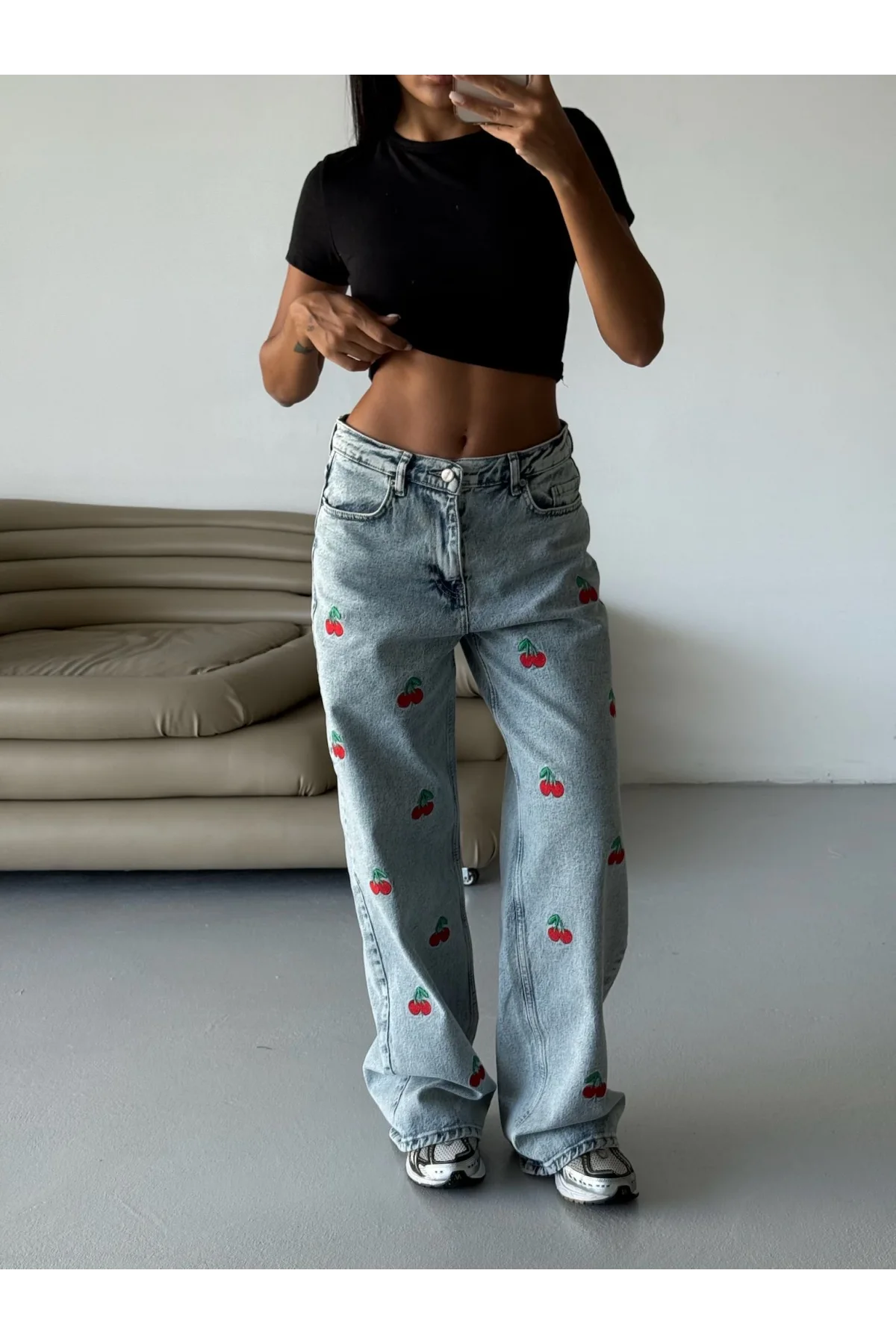 Mavi Kiraz İşlemeli Yıkamalı Baggy Geniş Paça Yüksek Bel Oturtmalı Jean Kot Pantolon