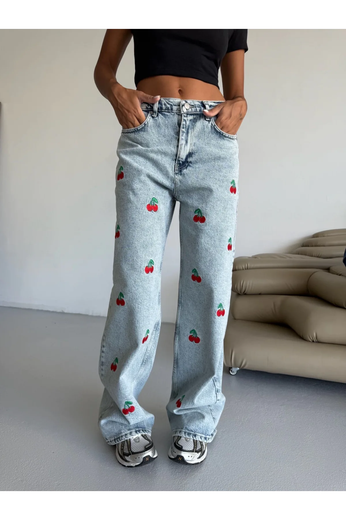 Mavi Kiraz İşlemeli Yıkamalı Baggy Geniş Paça Yüksek Bel Oturtmalı Jean Kot Pantolon