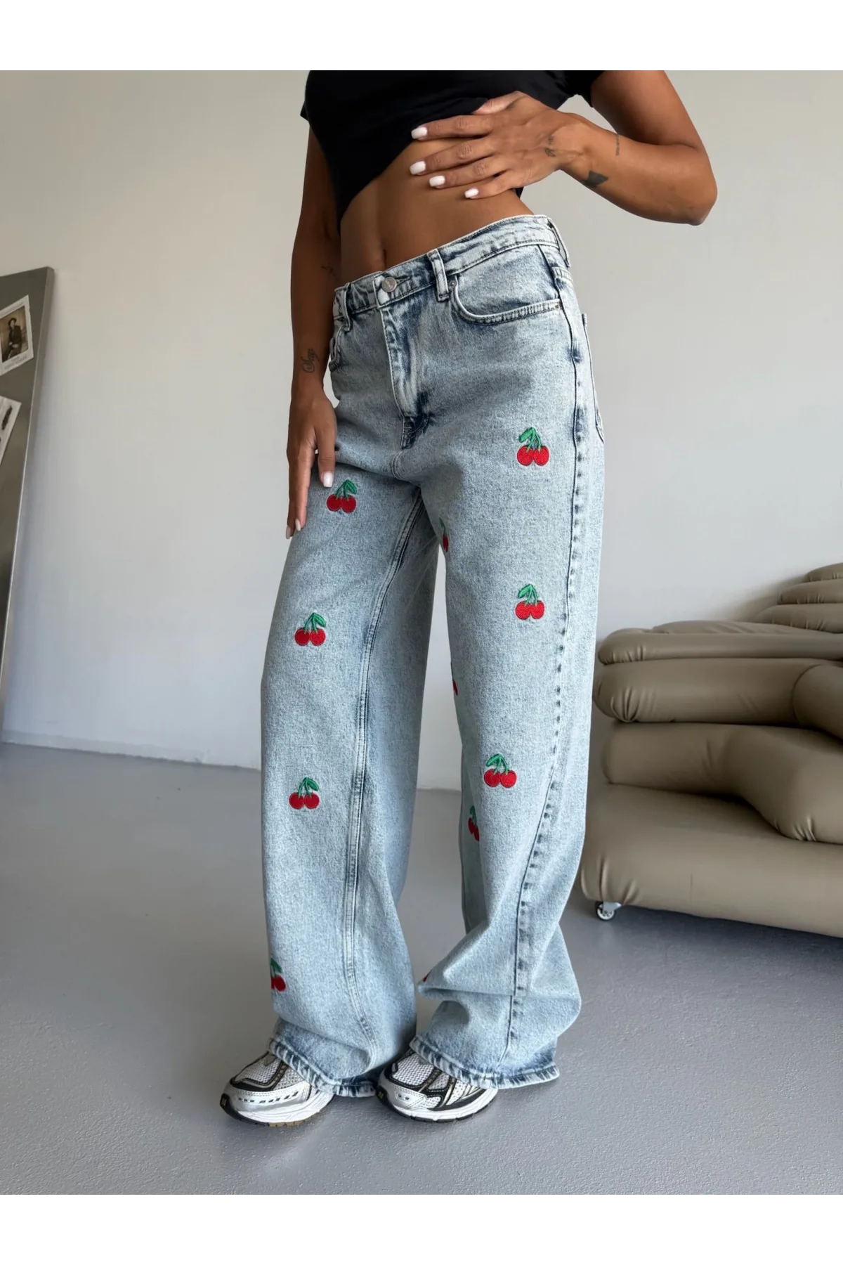 Mavi Kiraz İşlemeli Yıkamalı Baggy Geniş Paça Yüksek Bel Oturtmalı Jean Kot Pantolon