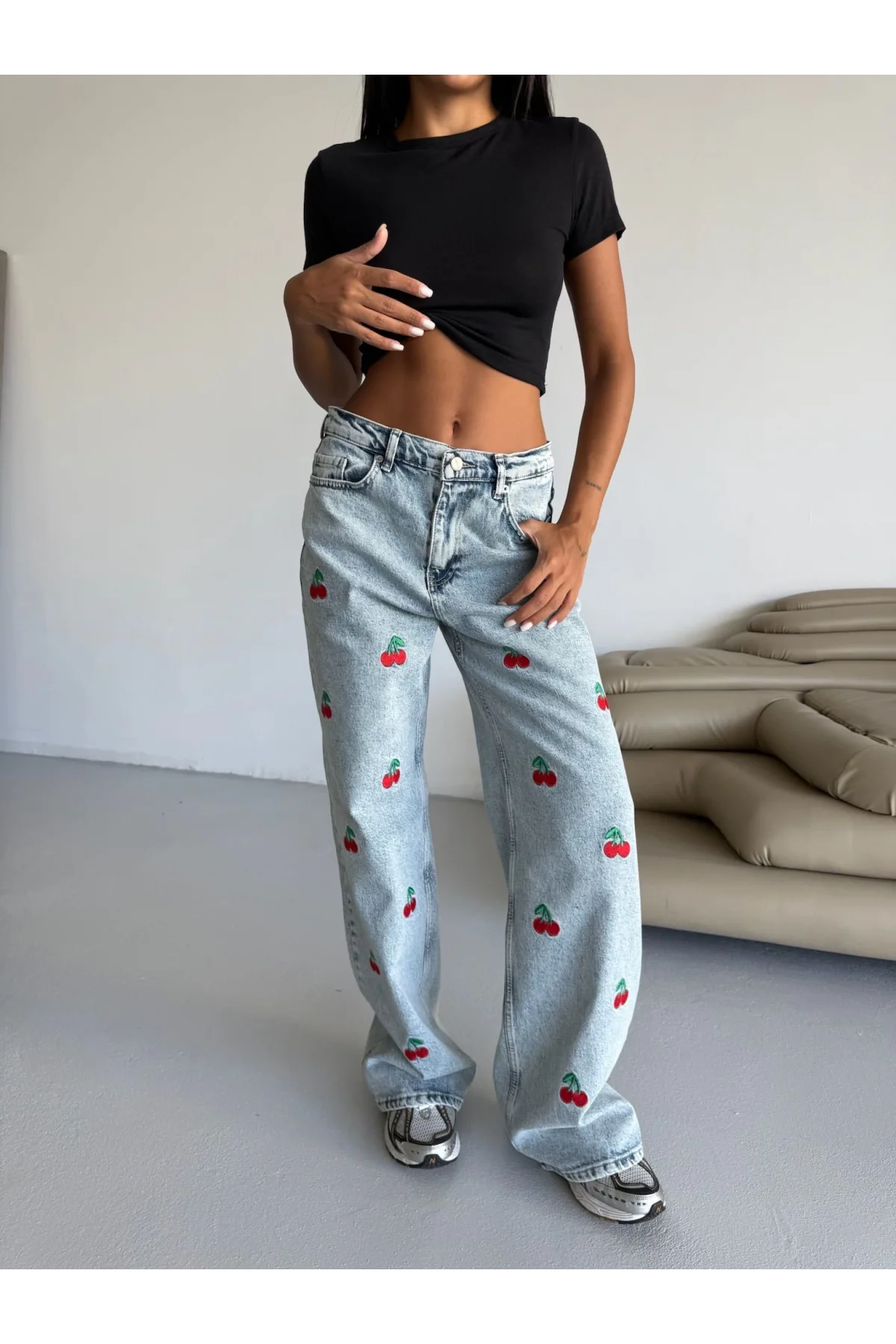 Mavi Kiraz İşlemeli Yıkamalı Baggy Geniş Paça Yüksek Bel Oturtmalı Jean Kot Pantolon