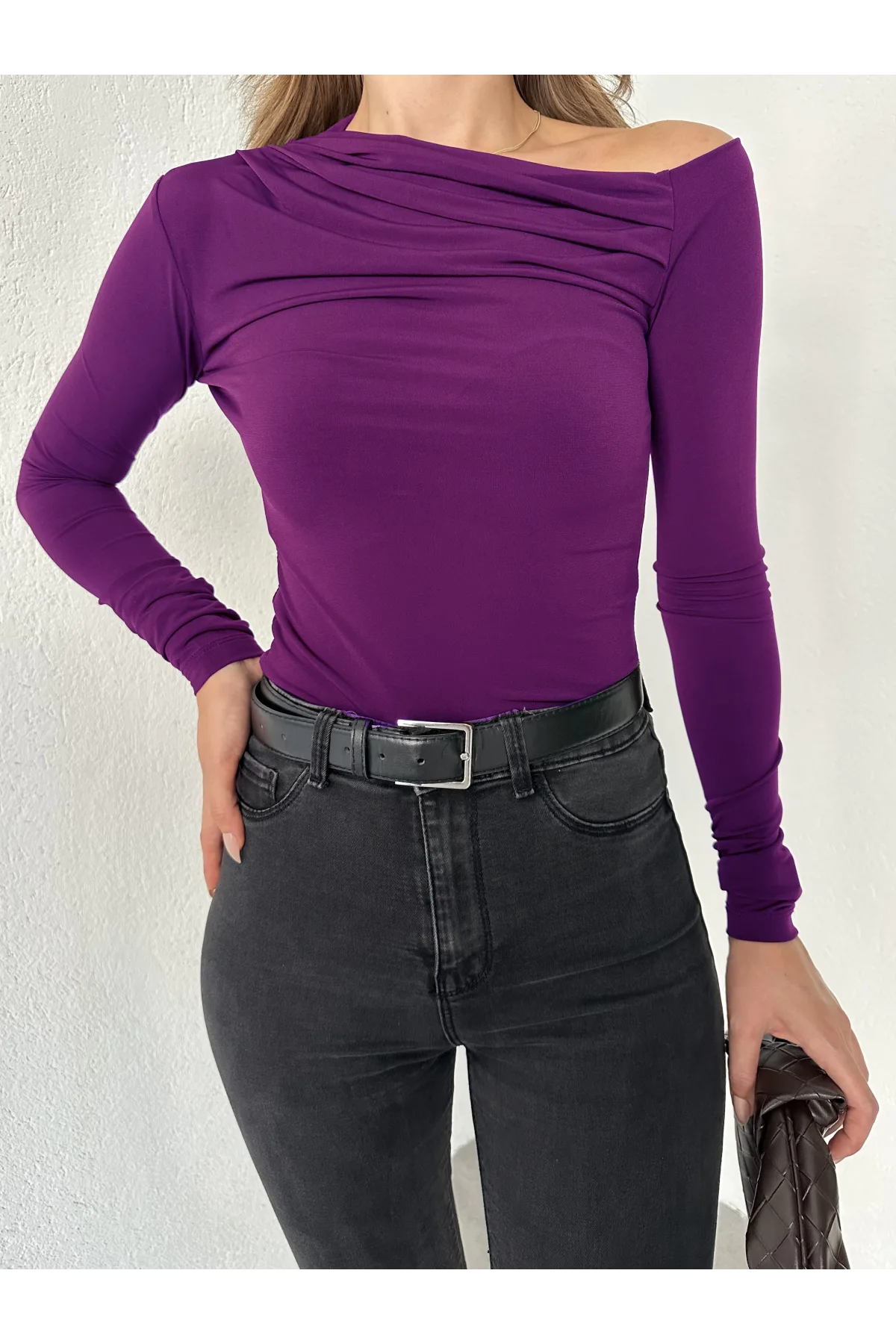 Mor Tek Omuz Kayık Yaka Büzgülü Parmak Geçirmeli Body Bluz