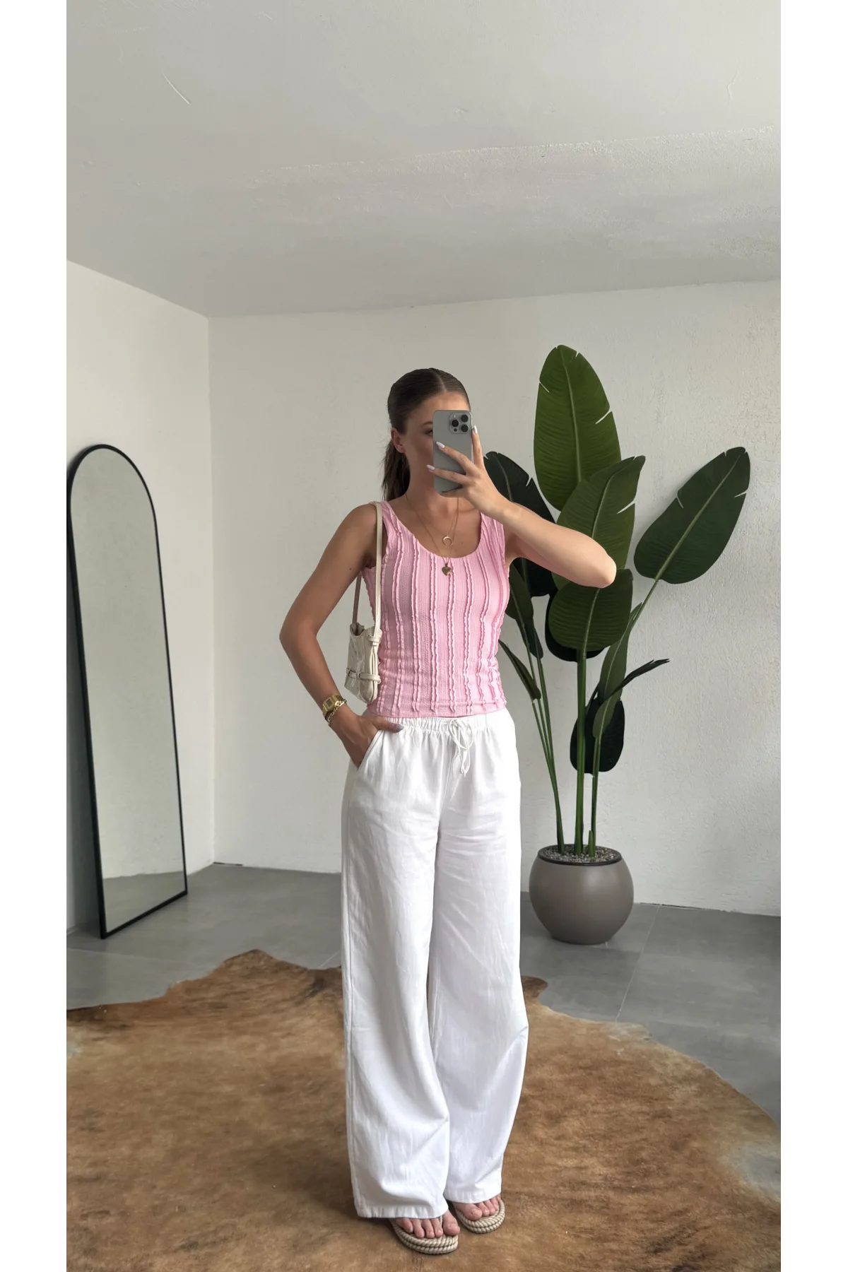 Pembe Dokulu Atlet Bluz – Sırt Dekolteli Esnek Fit Yazlık Kadın Bluz