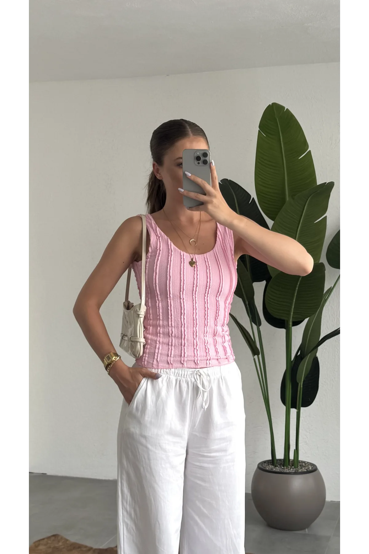 Pembe Dokulu Atlet Bluz – Sırt Dekolteli Esnek Fit Yazlık Kadın Bluz