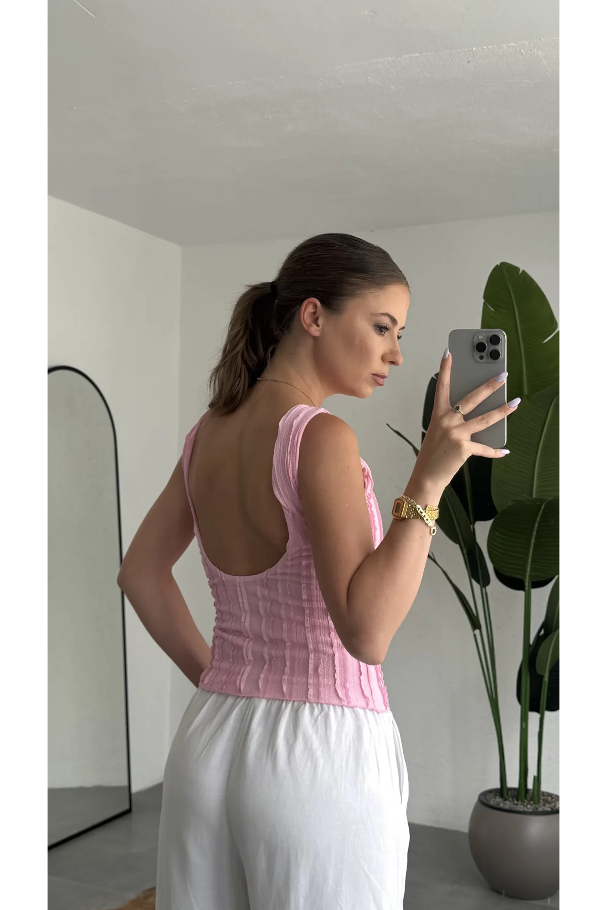 Pembe Dokulu Atlet Bluz – Sırt Dekolteli Esnek Fit Yazlık Kadın Bluz