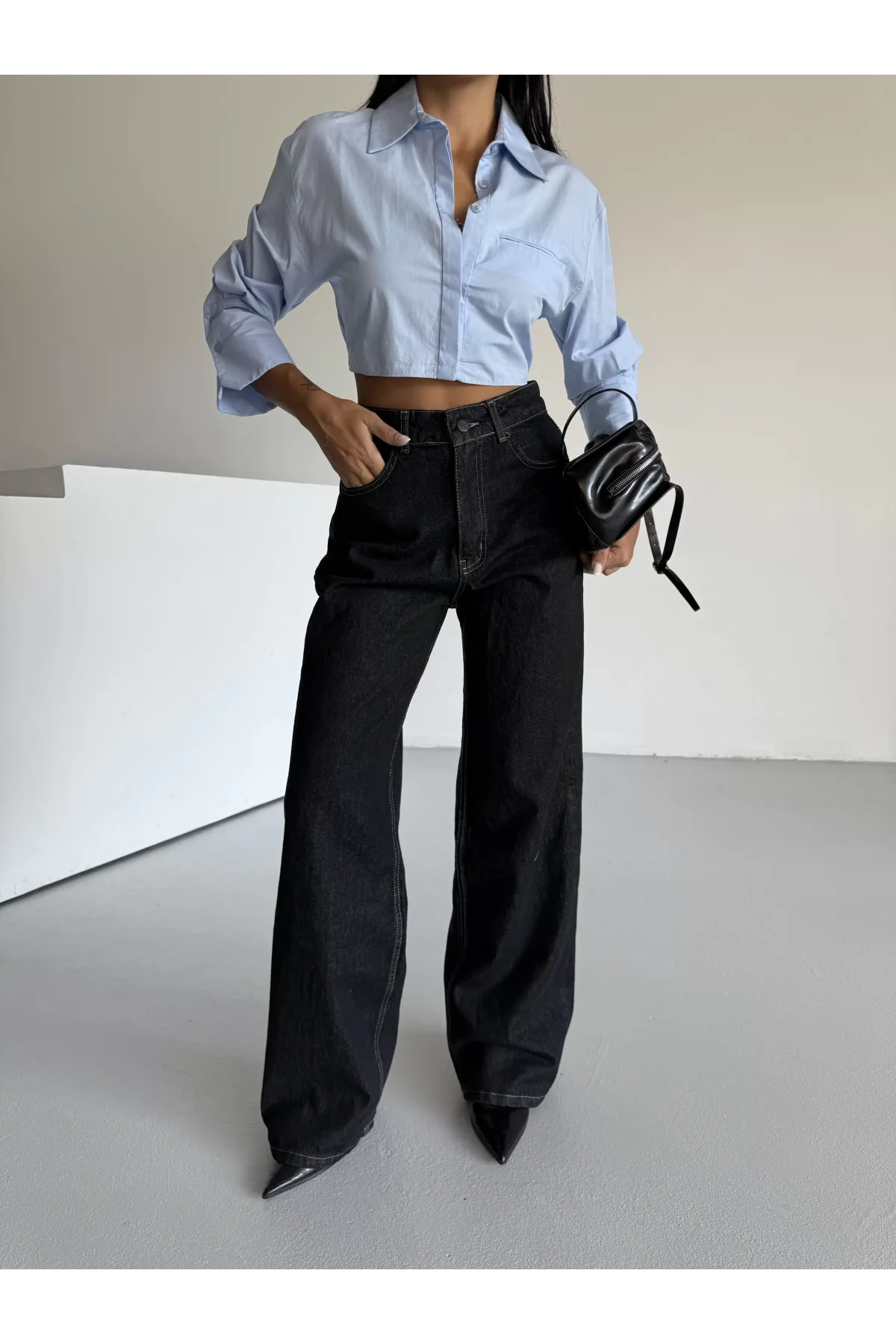 Sade Siyah Rins Yıkamalı Baggy Geniş Paça Yüksek Bel Oturtmalı Jean Kot Pantolon