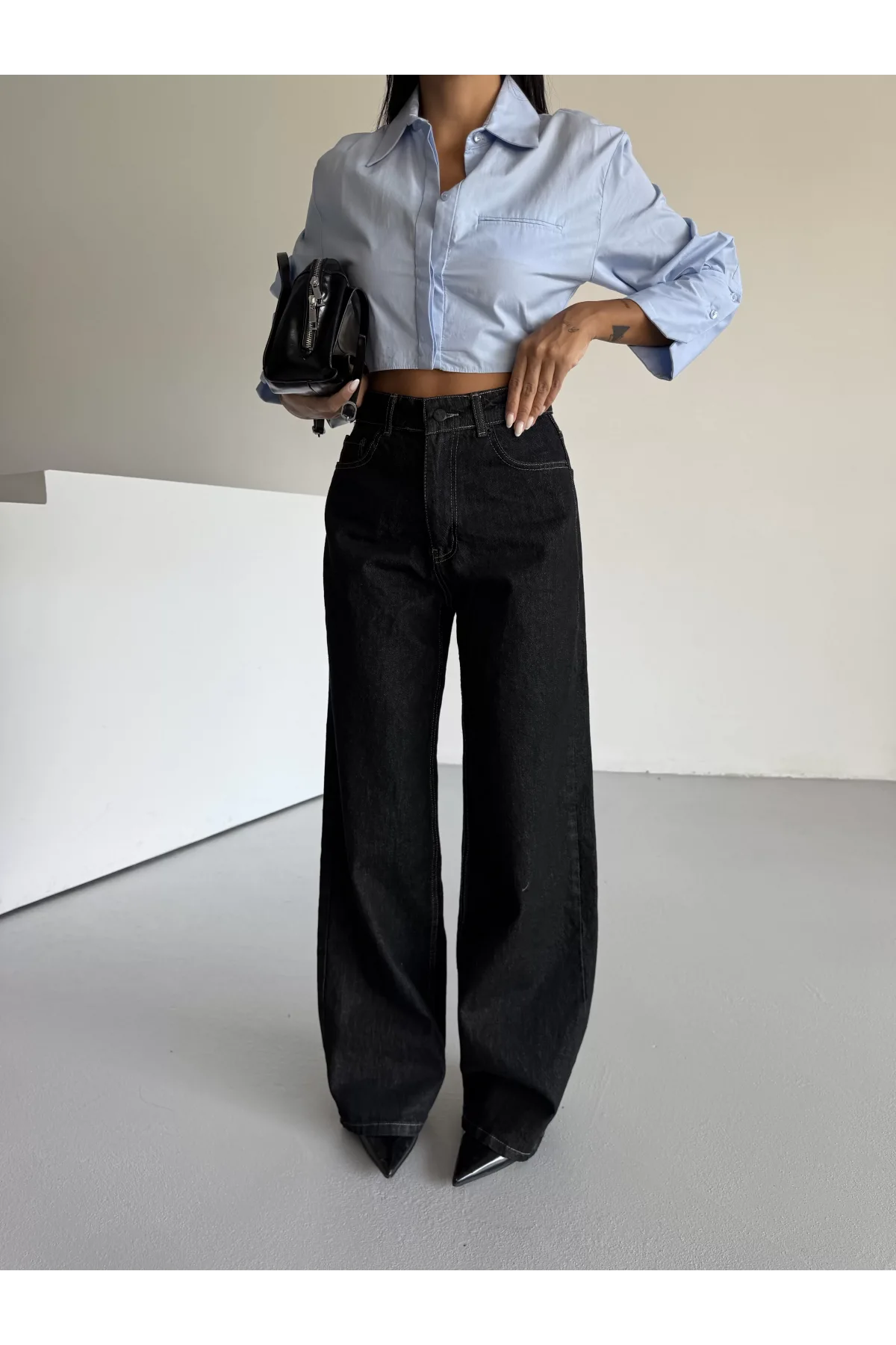 Sade Siyah Rins Yıkamalı Baggy Geniş Paça Yüksek Bel Oturtmalı Jean Kot Pantolon