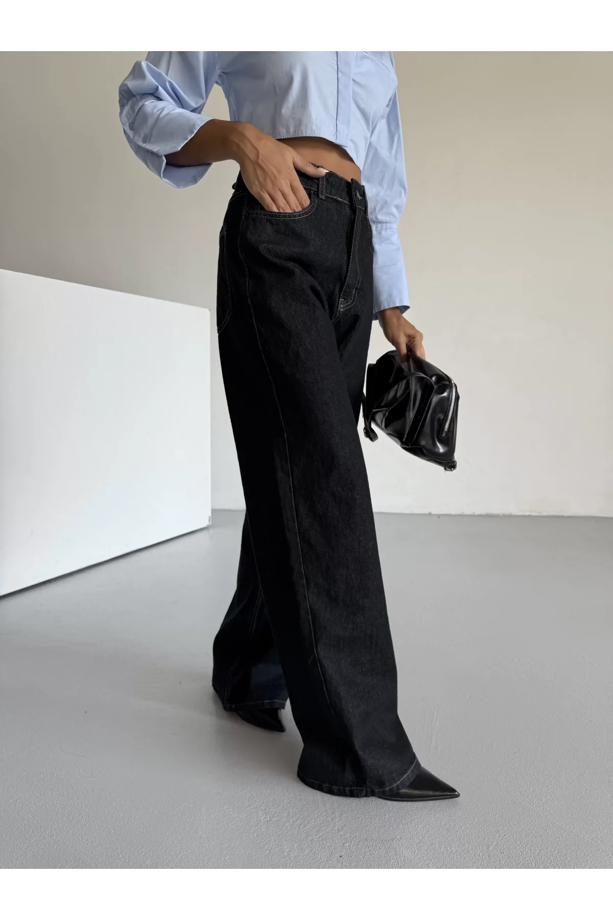 Sade Siyah Rins Yıkamalı Baggy Geniş Paça Yüksek Bel Oturtmalı Jean Kot Pantolon