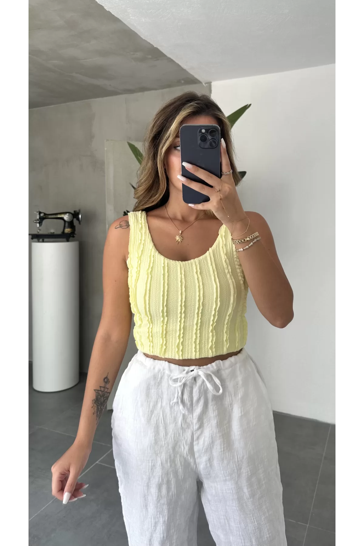 Sarı Jakarlı Sırt Dekolteli Crop Bluz