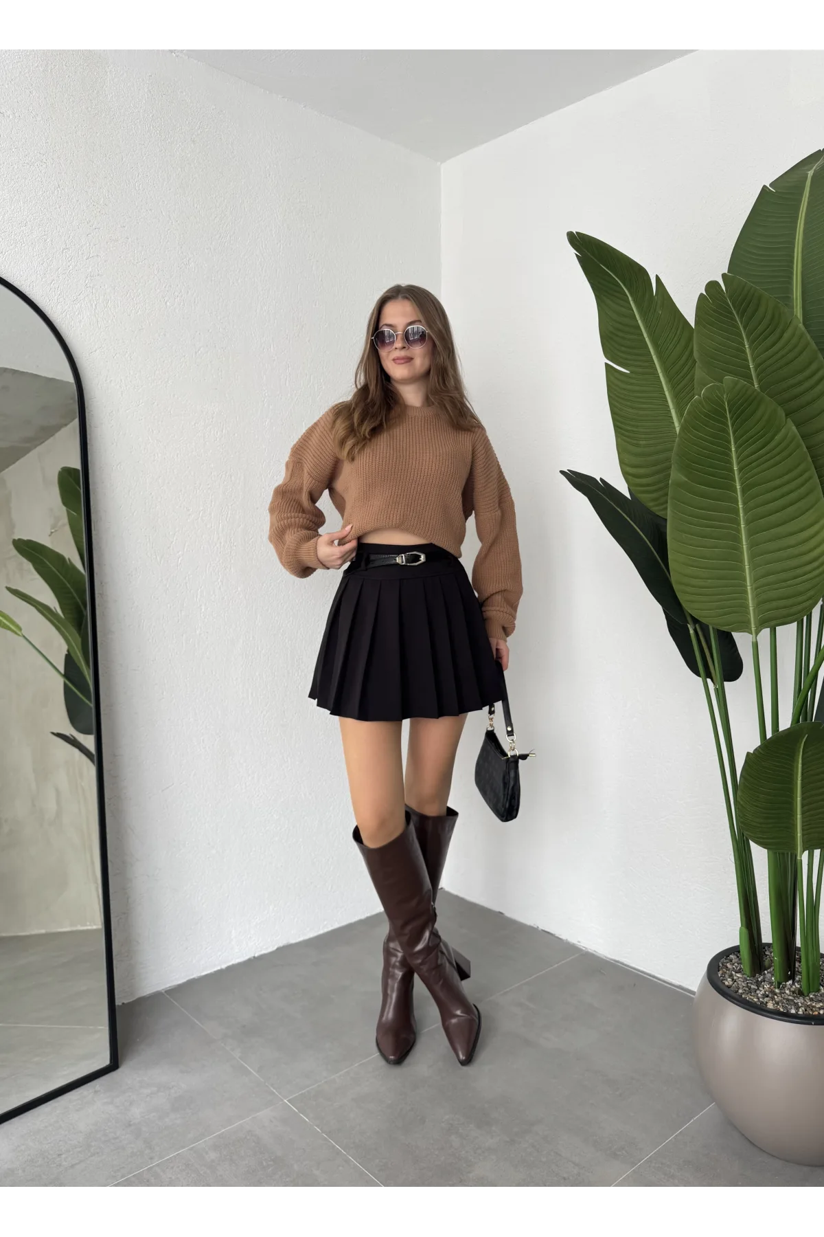 Siyah Astarlı Şortlu Kemerli Pileli Kışlık Mini Etek