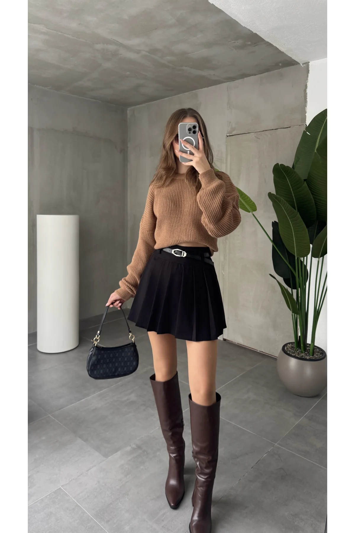 Siyah Astarlı Şortlu Kemerli Pileli Kışlık Mini Etek