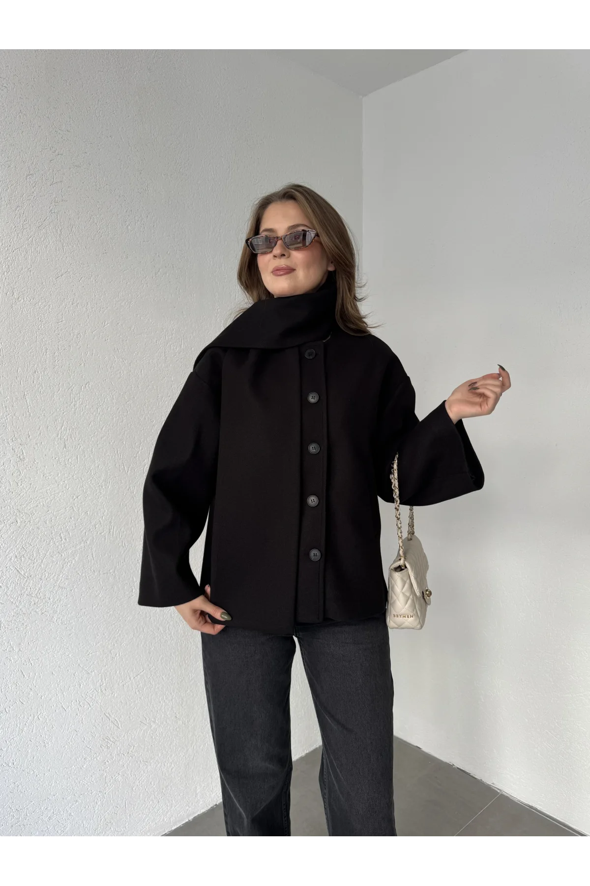 Siyah Bisiklet Yaka Şal Aksesurlı Düğmeli Kaşe Ceket Mont