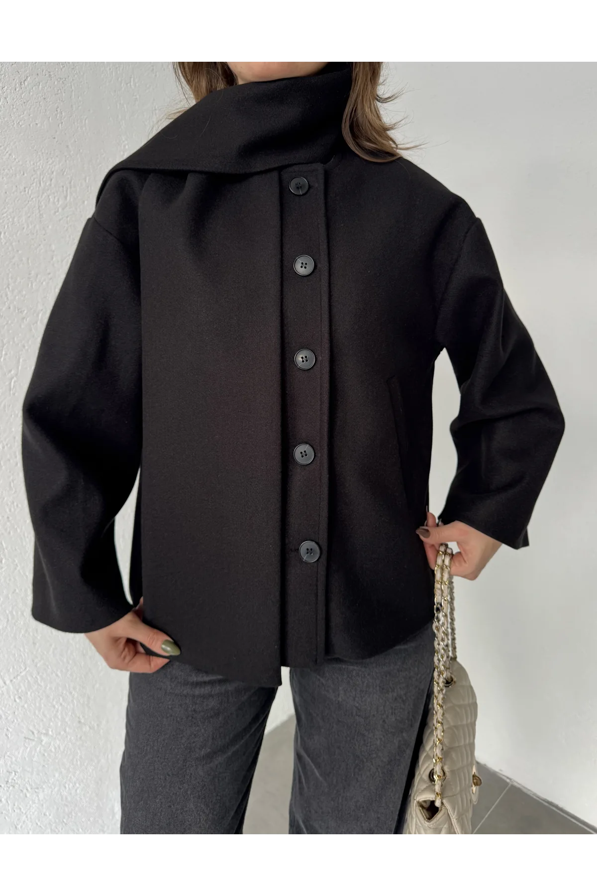 Siyah Bisiklet Yaka Şal Aksesurlı Düğmeli Kaşe Ceket Mont